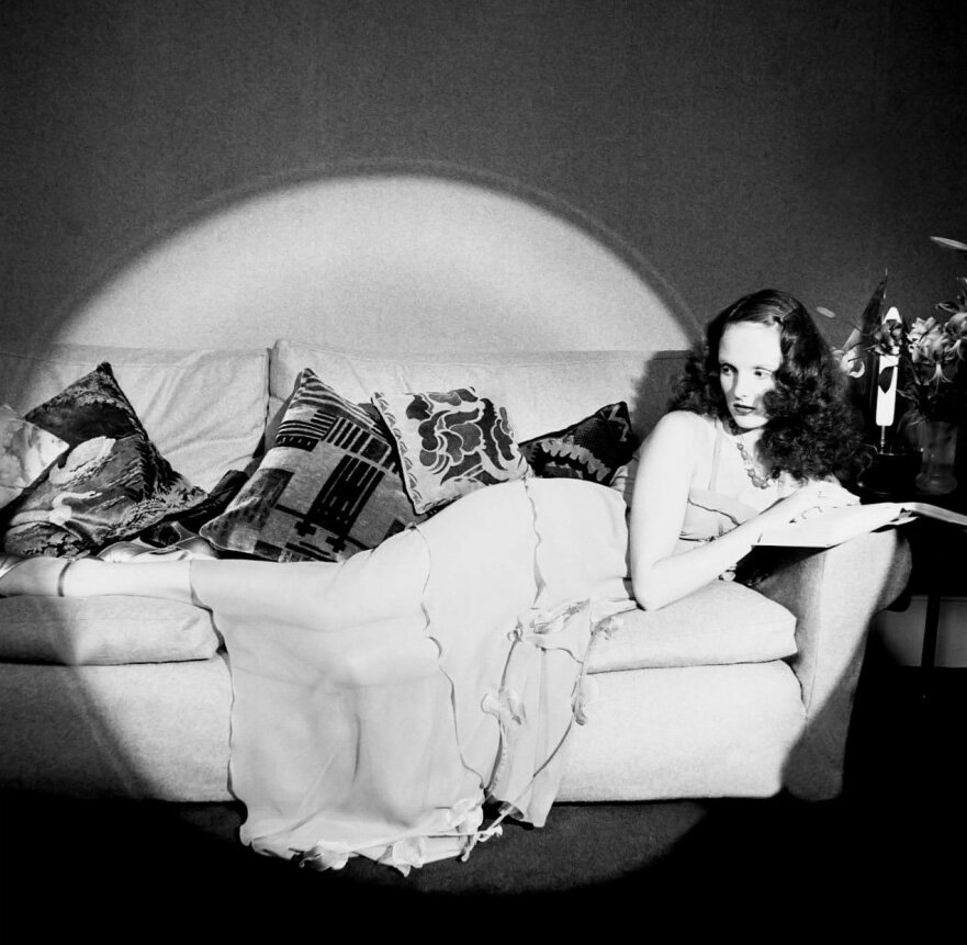 Willie Christie Grace Coddington reclining, 1973.jpg