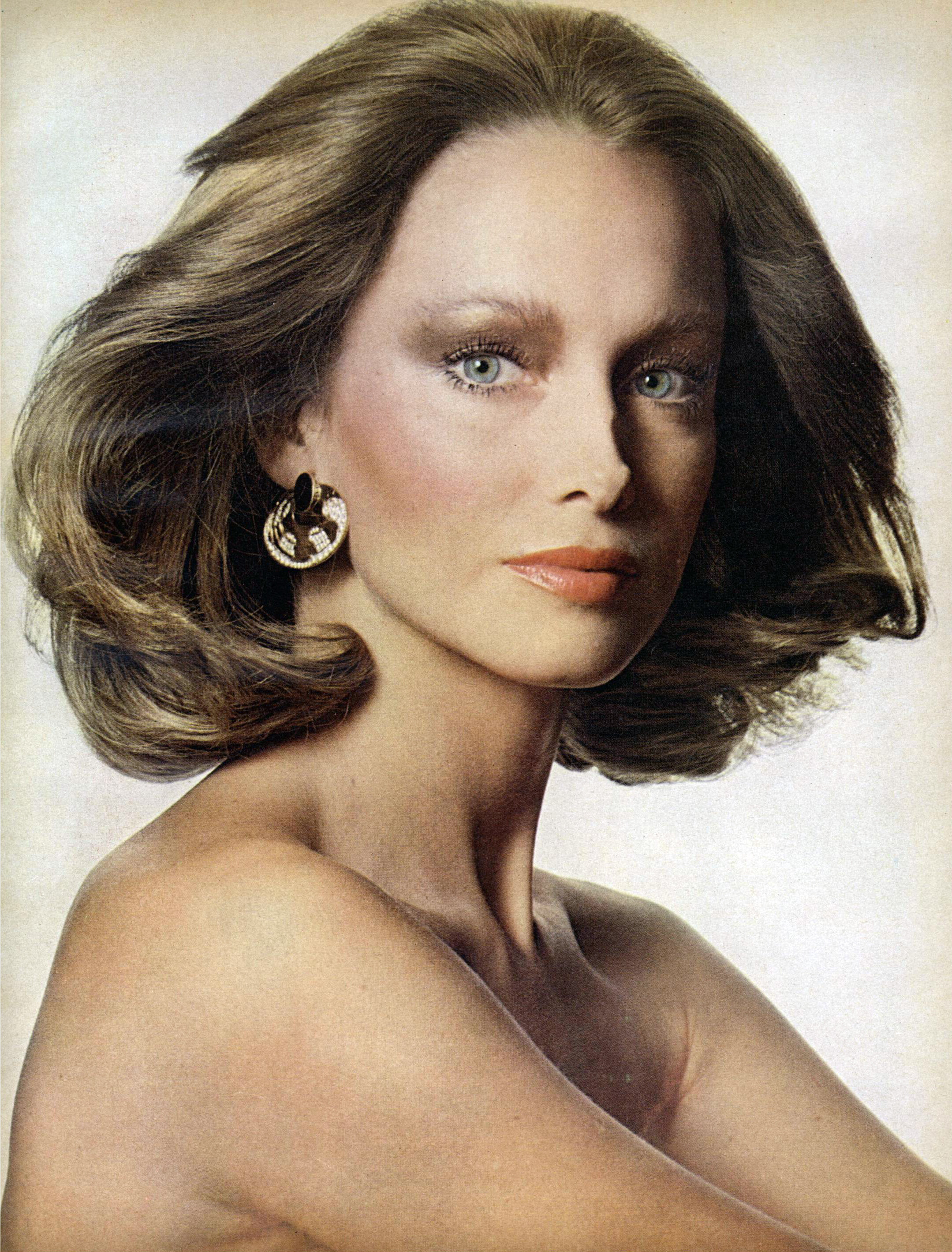 Vogue (Jan 1, 1974)_PENN_GRAHAM_GILLETTE_77.jpg