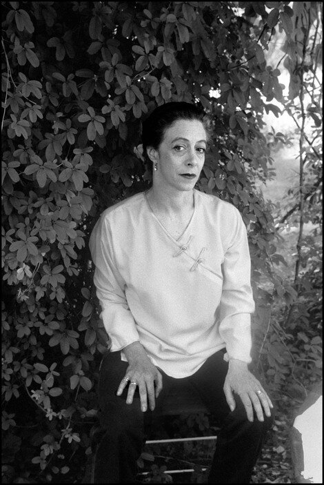 Inge Morath View profile USA. Sherman, Ct. 1996. Dancer, theater director and choreographer Martha Clarke at home..jpg