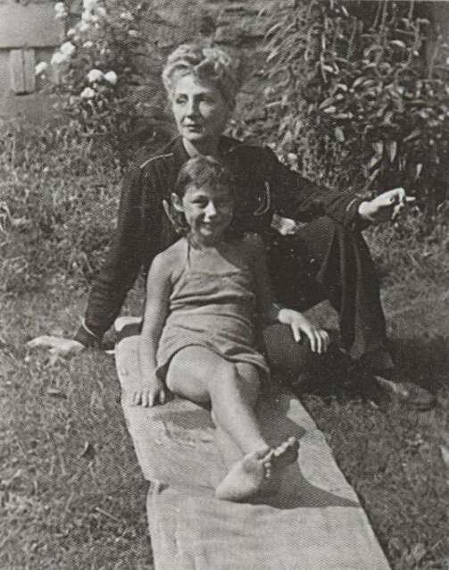 Barbara amd her mother, 1947