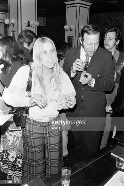 Letty Cottin Pogrebin (L) and Bert Pogrebin attends a party at Raffles in New York City celebrating Rod McKuen on May 1, 1972. (Photo by Pierre Schermann.jpg