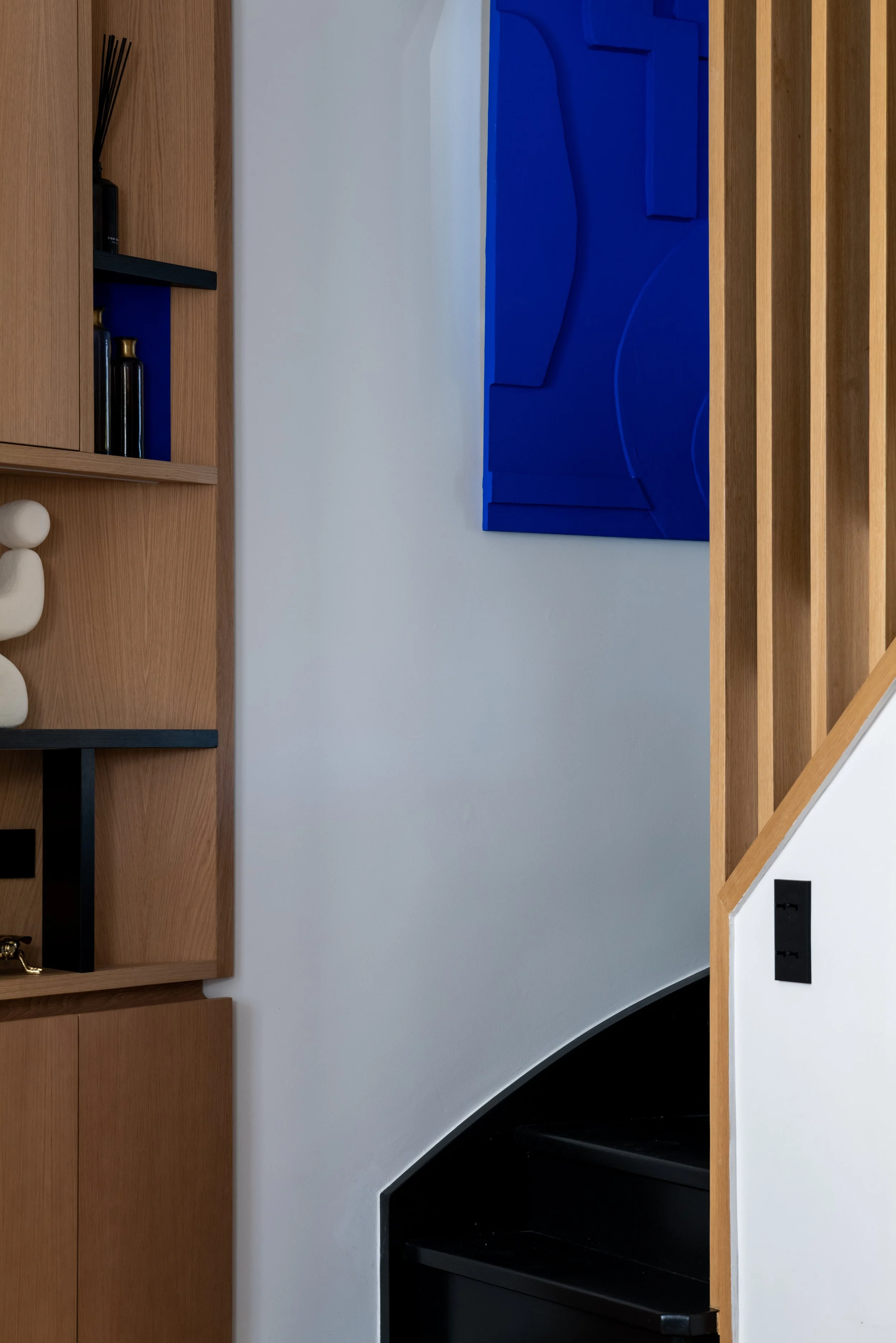 Escalier noirs avec claustra en chêne