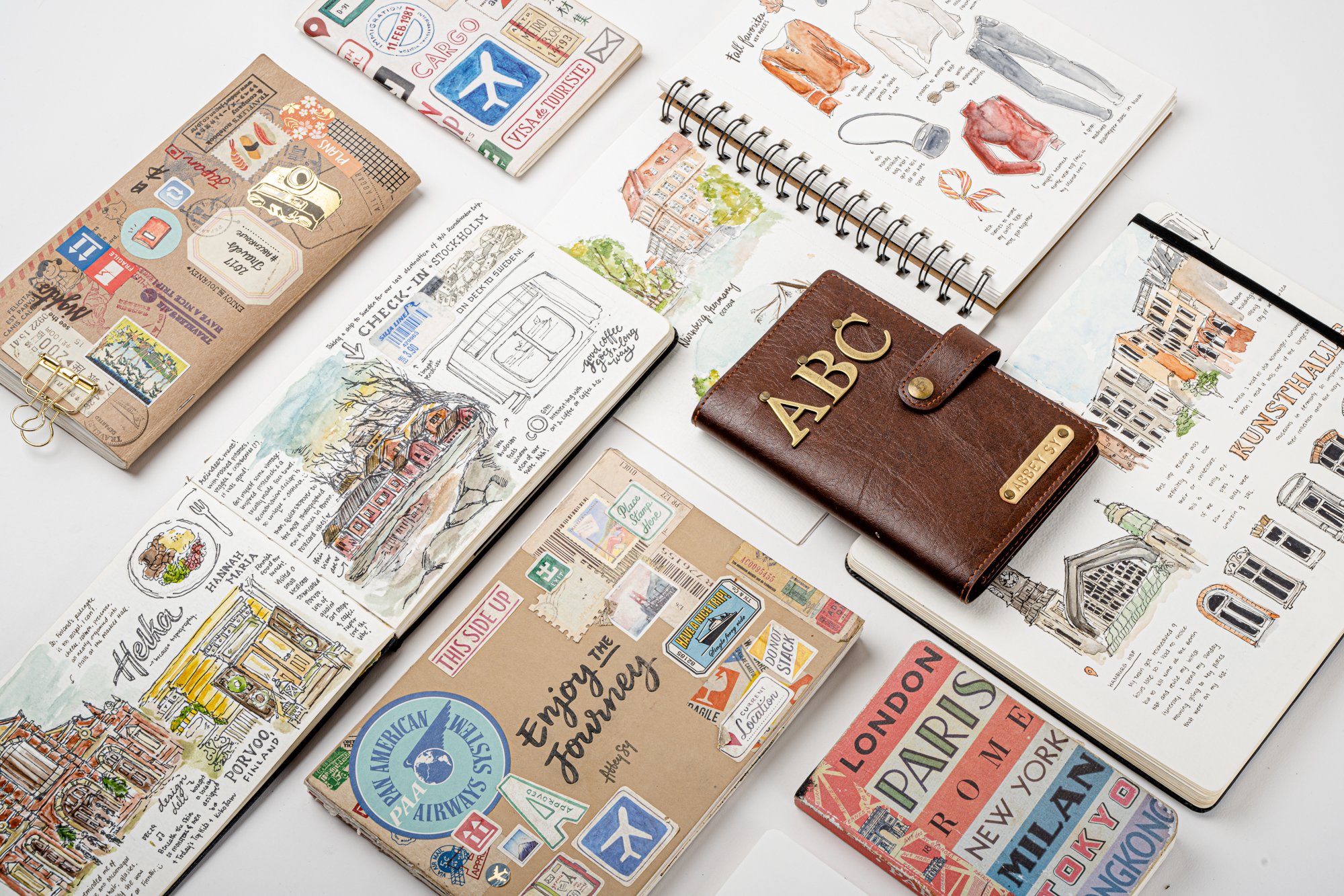 The Art of the Travel Journal: Chronicle Your Life with Drawing, Painting,  Lettering, and Mixed Media - Document Your Adventures, Wherever They Take