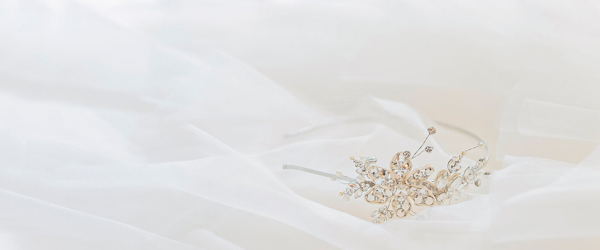 A diamond brooch to complete a bridal look