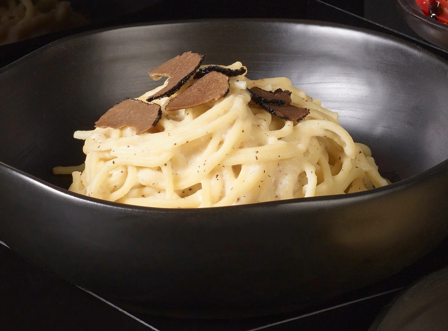 Truffle season calls for cozy pasta! Our Truffle Cacio e Pepe Starter Kit brings rich truffle flavor, ready in minutes. 

DM us to find it near you!