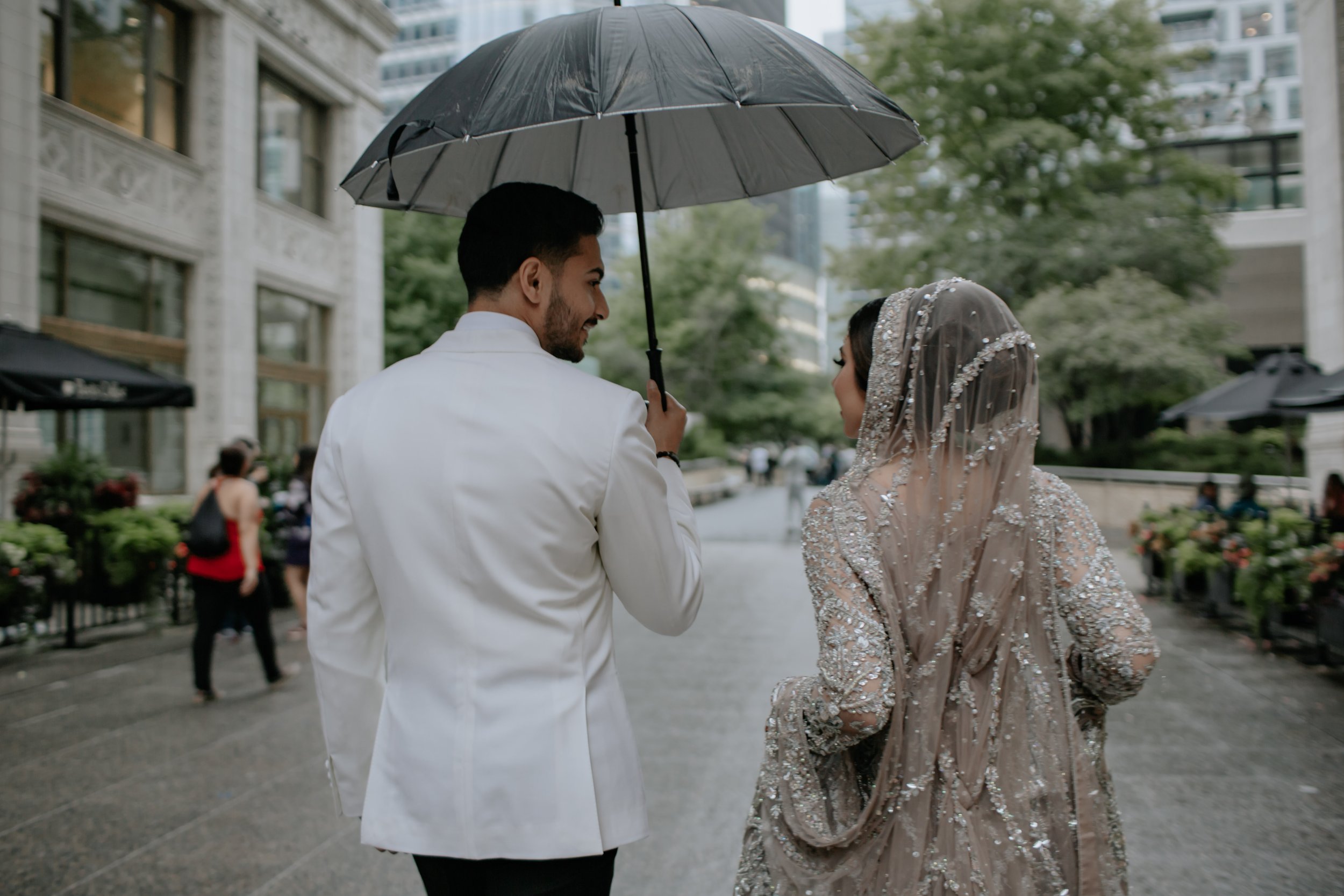 Chicago wedding photography — outdoor couples session