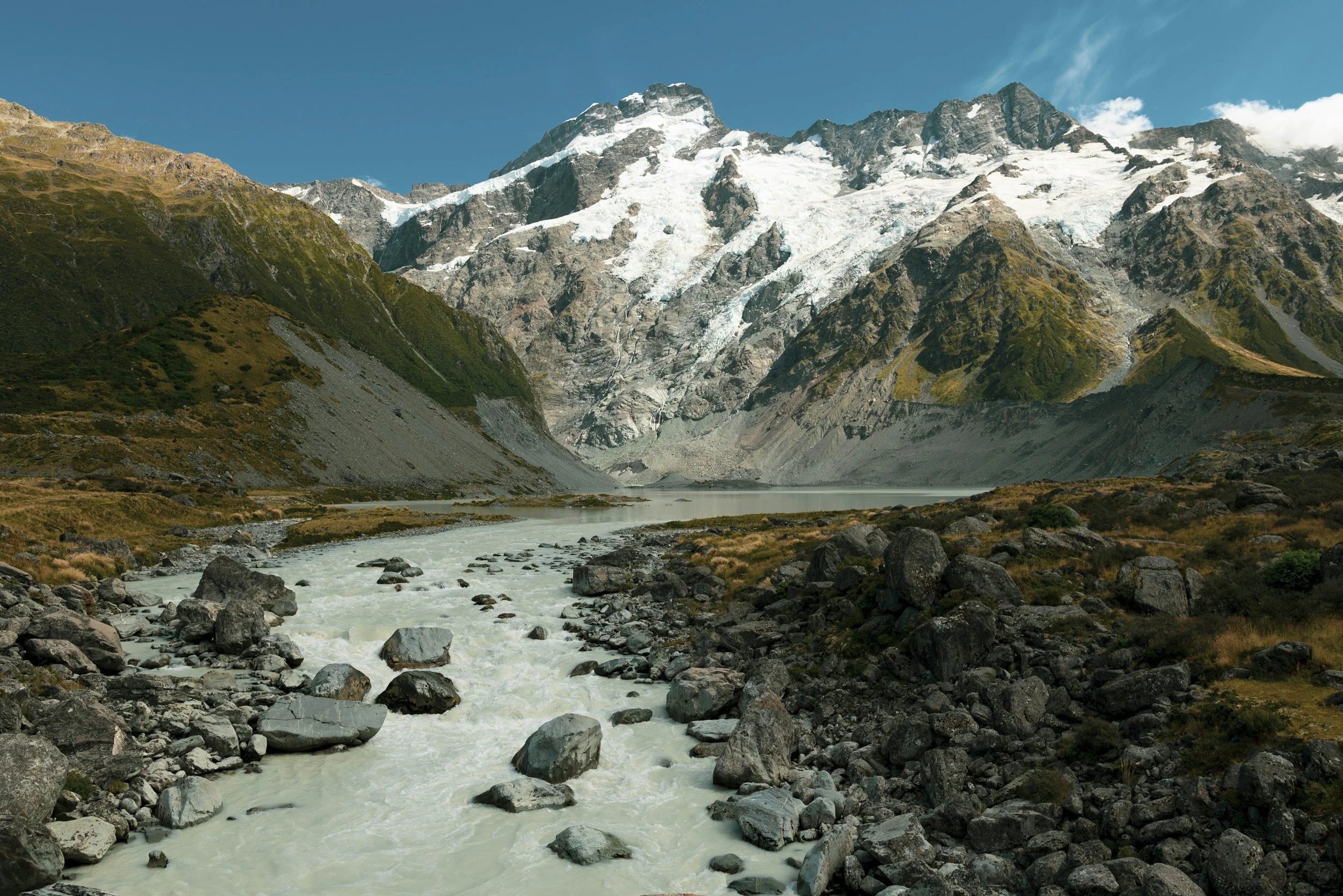 Women's New Zealand South Island Trekking