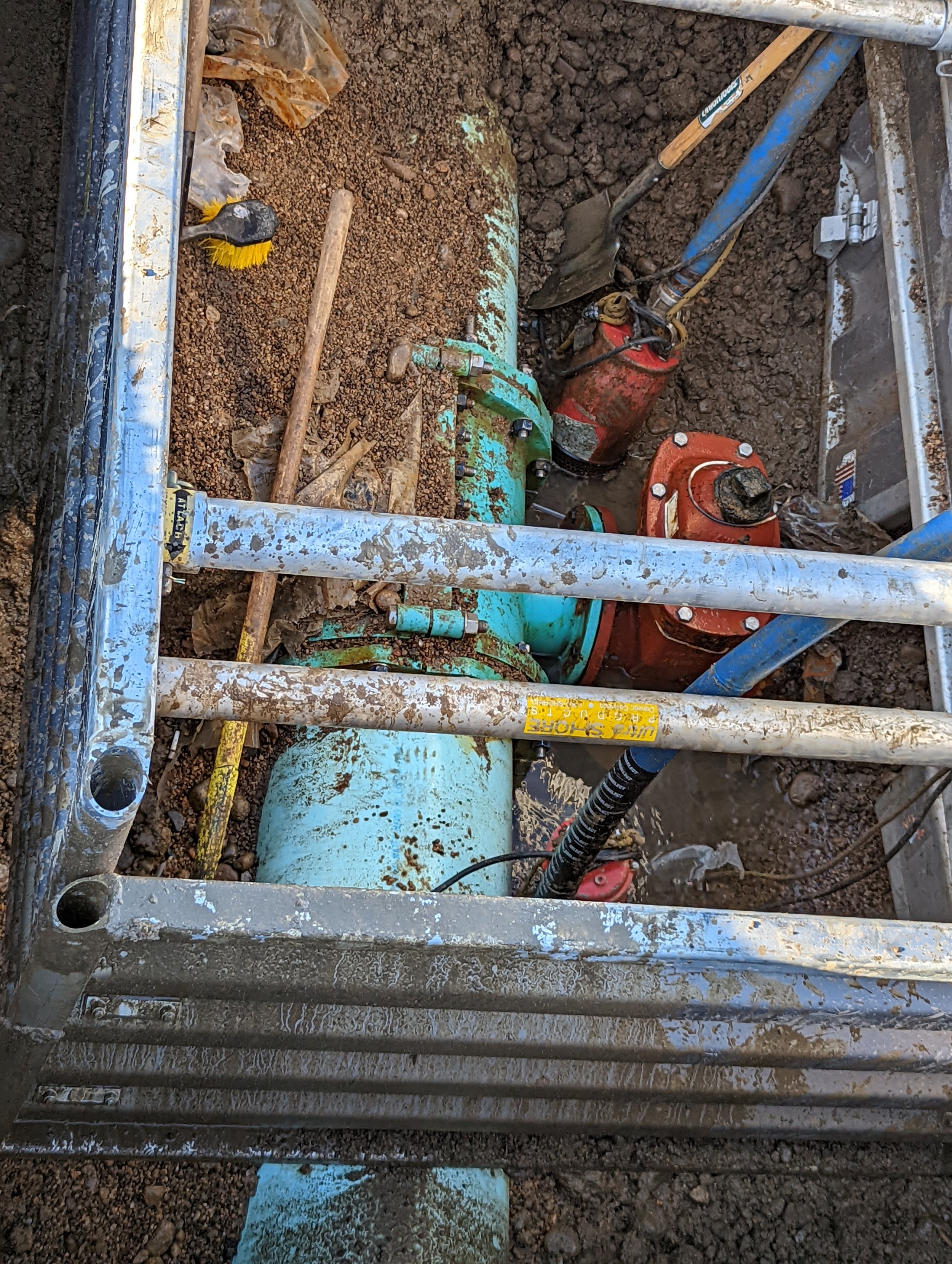 water main tie-in .jpg