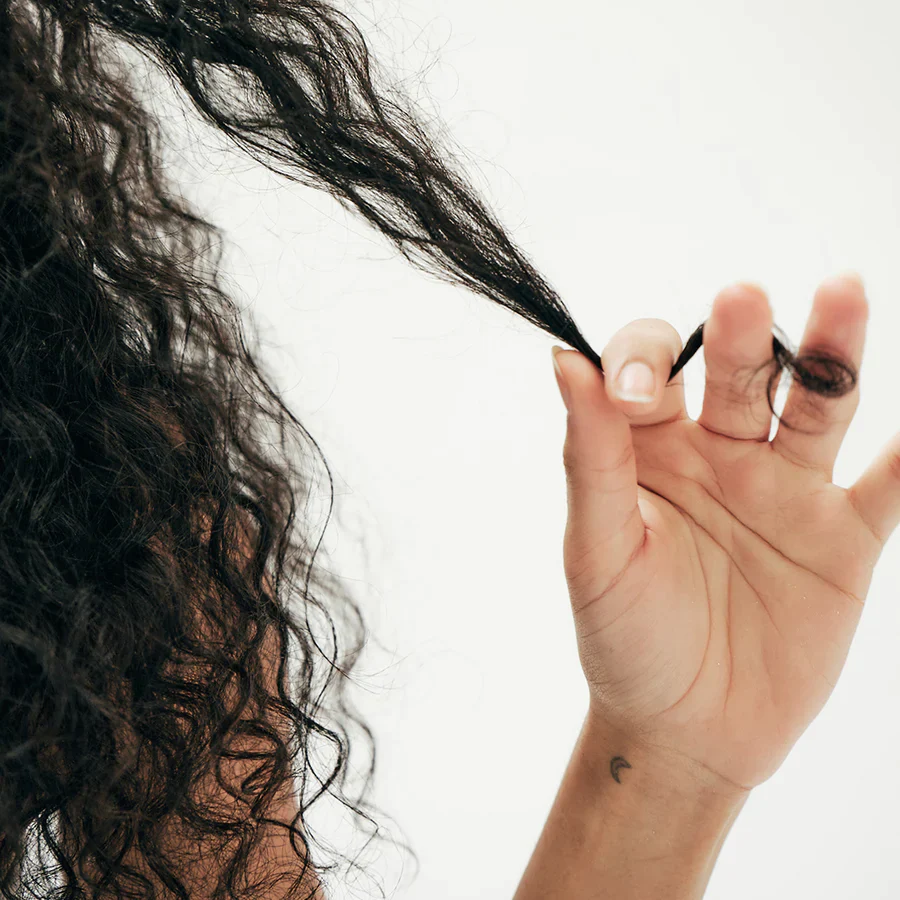 MANEIVY-MICHELLEZELLER-HAIREDUCATION-HAIRSERUMELIXIR-MOISTURIZINGFORDAMAGEDHAIR-DRYHAIR-LIGHTWEIGHT-WATERBASED-HAIRSERUM-PDP-3_2b460d35-a1e3-43c1-9a79-2d60cbbfc4ed_1296x.png