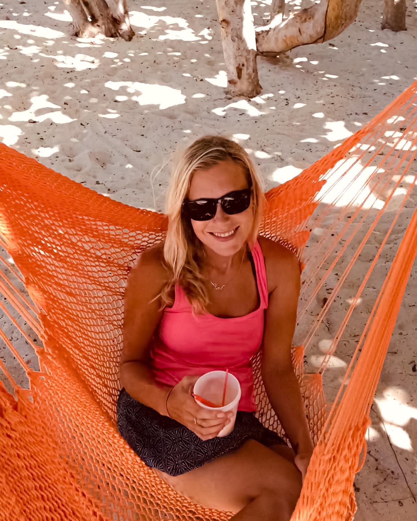 ☀️🏝🍹Painkillers are one of my absolute favorite Caribbean cocktails! They taste just like vacation and the best ones can be found in the British Virgin Islands. Ready to try one? After sailing around the British and US Virgin Islands for six months
