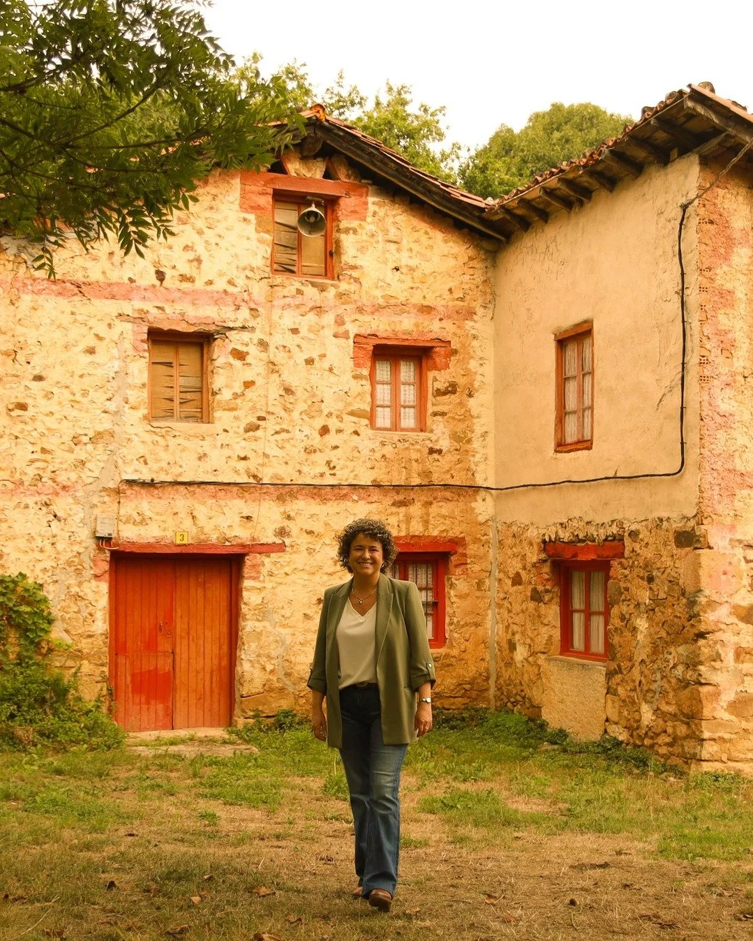 Hoy en d&iacute;a, tu imagen es una parte muy importante de tu negocio. Antes de conocerte, muchas veces tus futuros clientes te conocen a trav&eacute;s de una fotograf&iacute;a.

Por eso, una sesi&oacute;n de marca personal no consiste simplemente e