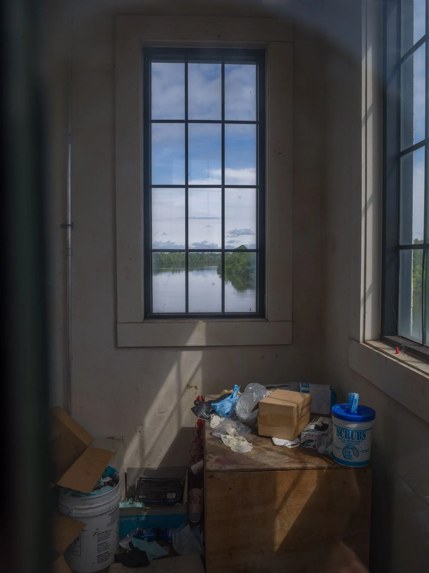 FRAGMENTS OF ORDINARY | MONROE