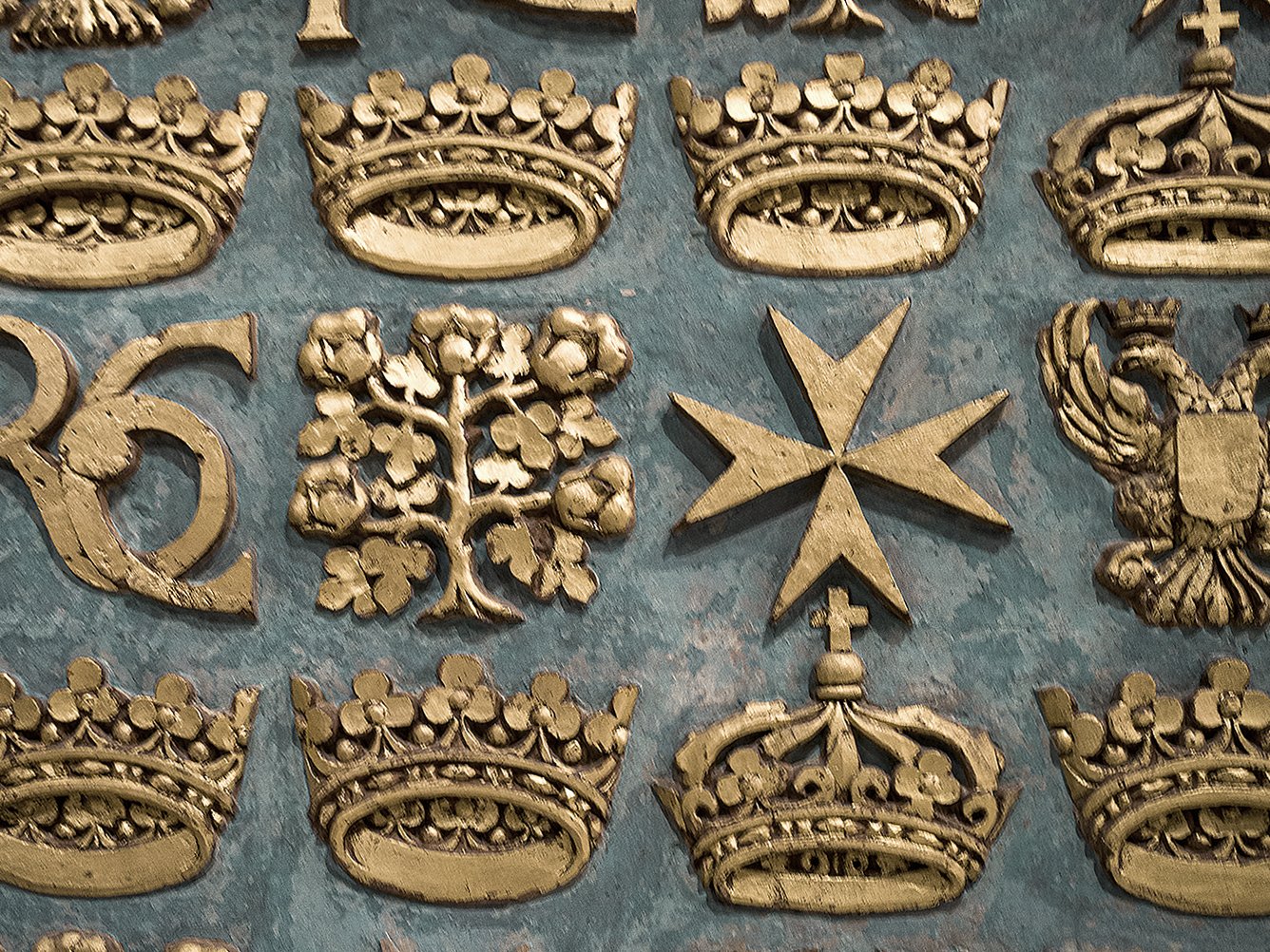 Cross Crown