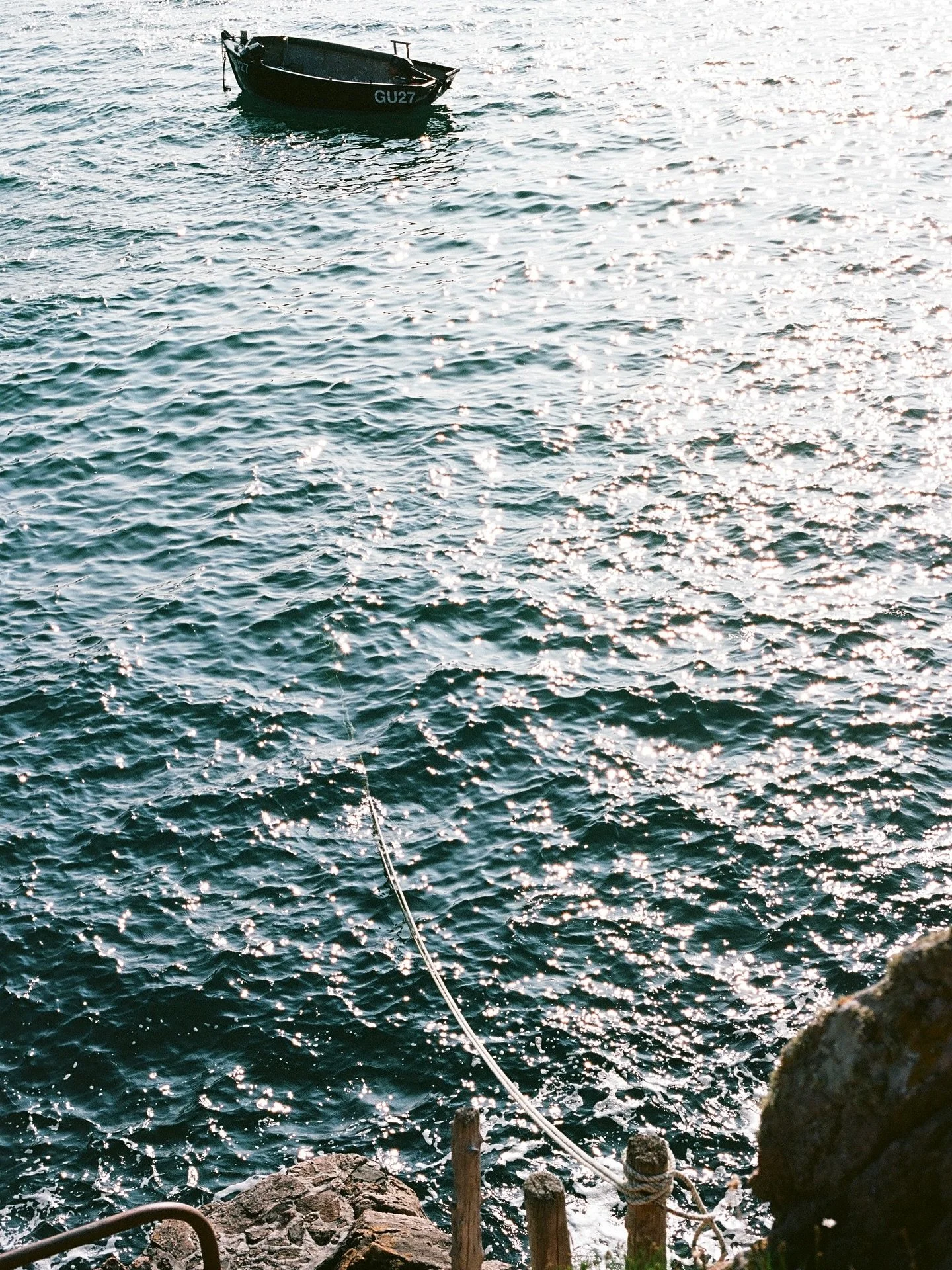 Morning light at Le Gouffre Harbour 

#35mm #ektar