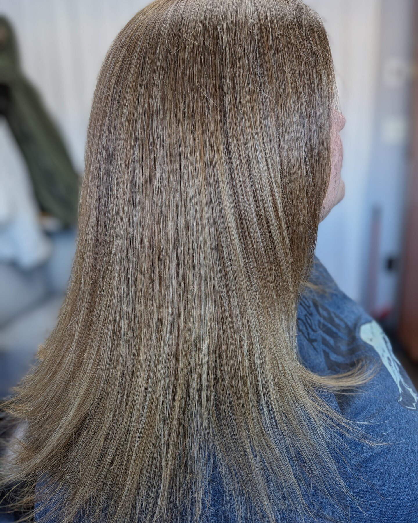 The Advantages Of Low Maintenance Highlights.
In a world where time is of the essence, our low maintenance highlights are a game-changer. Unlike traditional highlighting techniques that require frequent touch-ups, our approach is designed to grow out