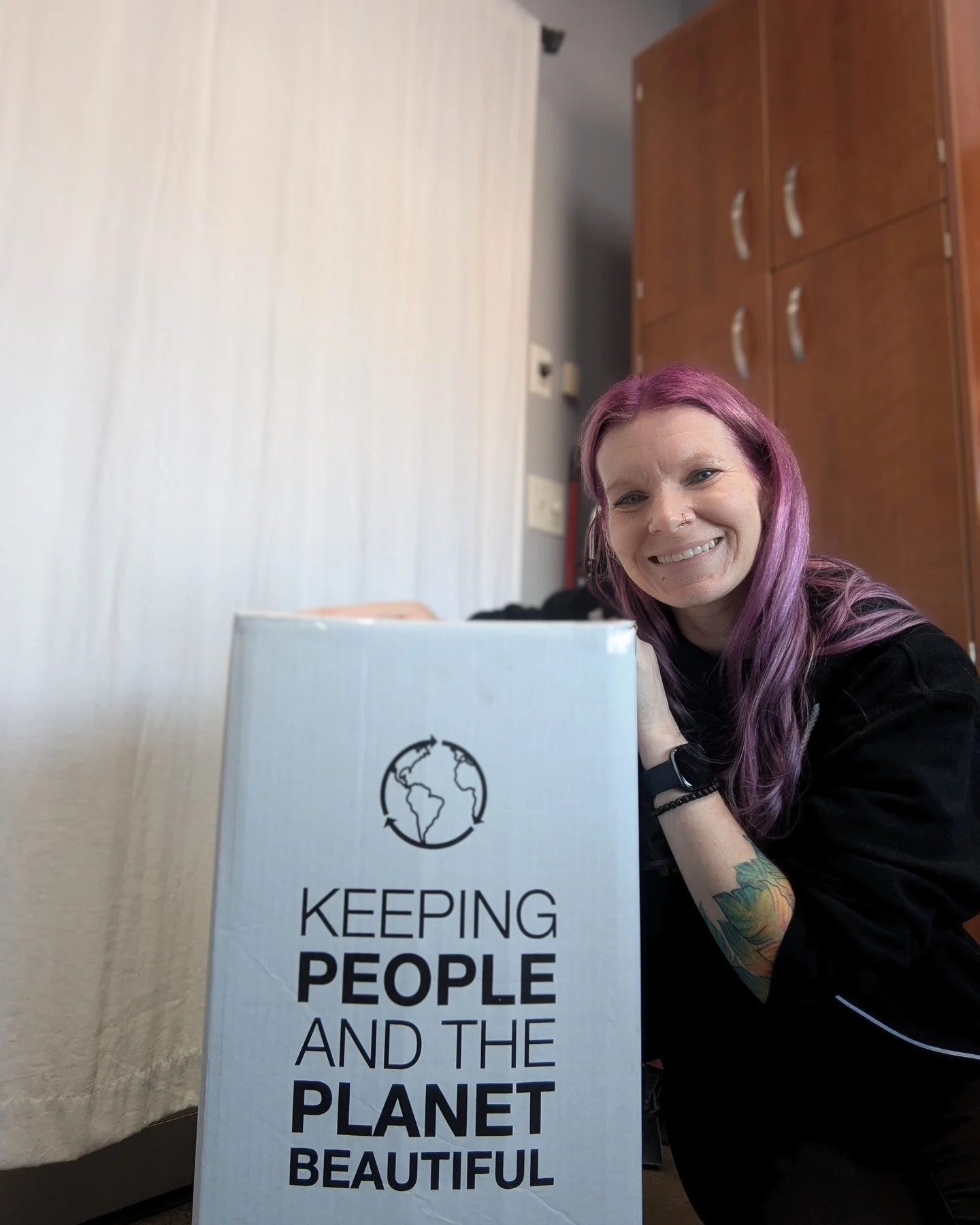 More Than a Haircut: Your Hair Clippings Make an Impact.
I’m excited to share an aspect of my salon that you may not know about: I’ve been proudly participating in the @greencirclesalons recycling program! This initiative focuses on redu