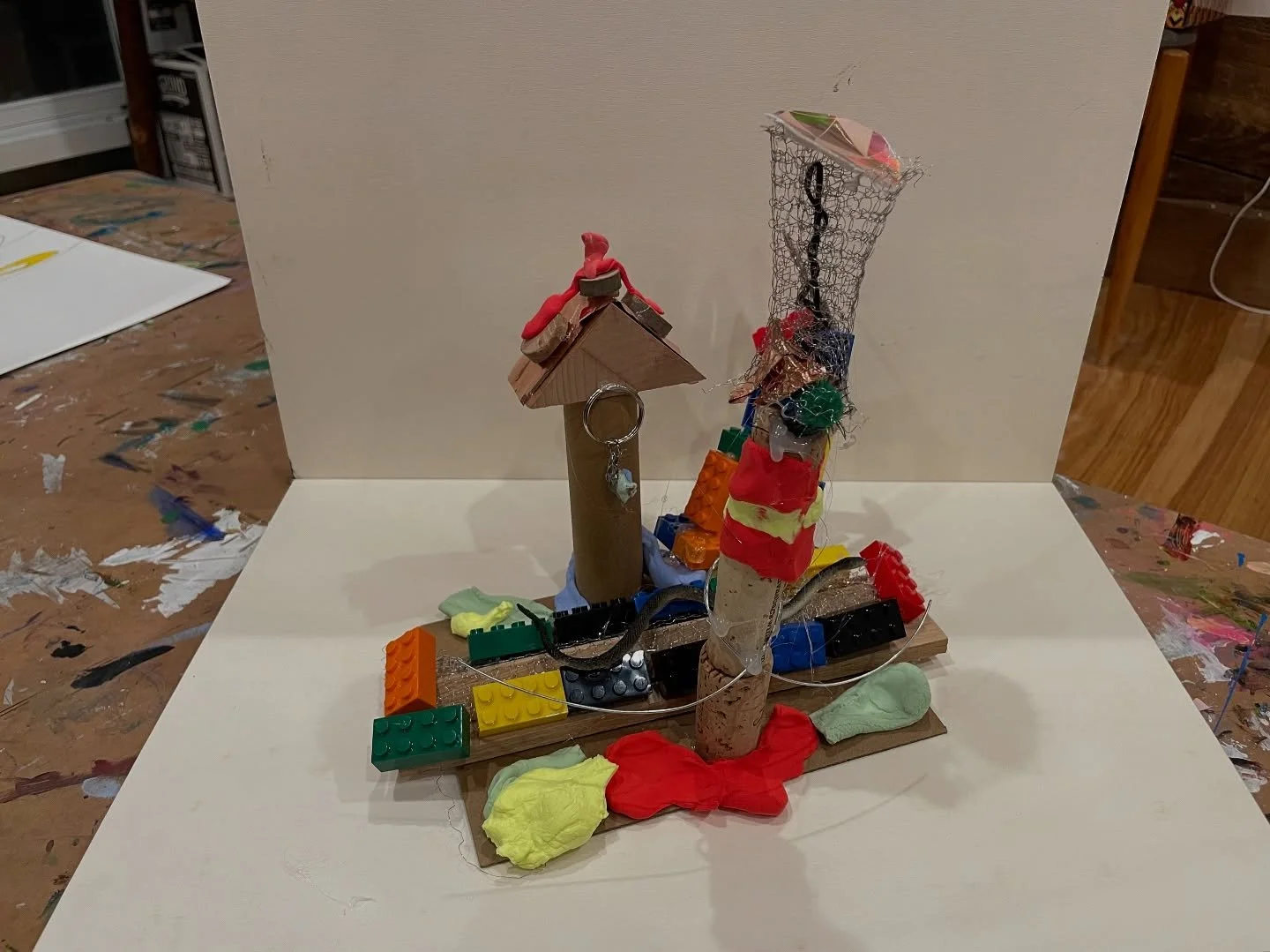 Today&rsquo;s class was all about glue guns!
The kids were so into it that we dedicated the entire session to making sculptures from wood, wire, LEGO, cork, and clay&mdash;using glue guns as our main tool. We began with a short meditation to center o