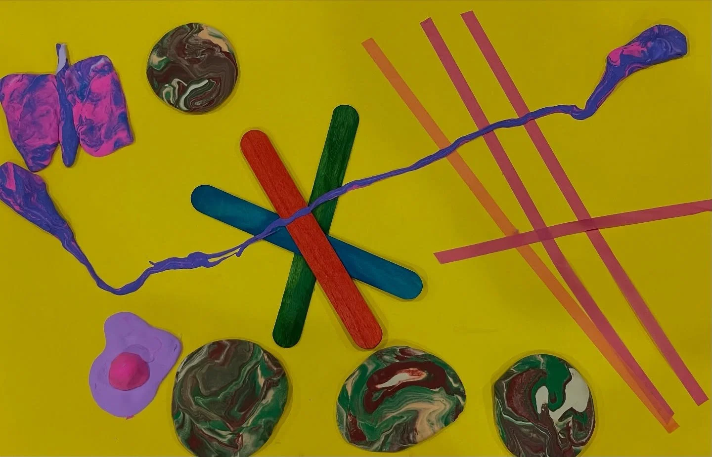 Today in class we looked at a set of faerie cards from the south of Chile and had so much fun describing their appearance and inventing stories about their lives. The kids noticed  tiny details, imagined their personalities, even said what they were 