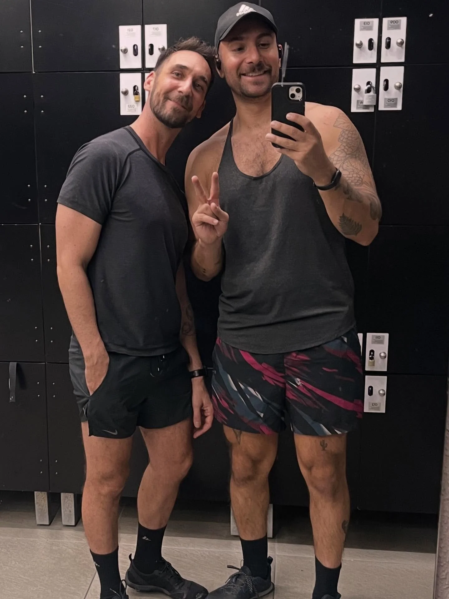 My bb is back in town ! Gotta love those guest passes at the gym 💪🏼 
.
#workoutbuddy #gymselfie #instagay #gym #workoutmotivation
