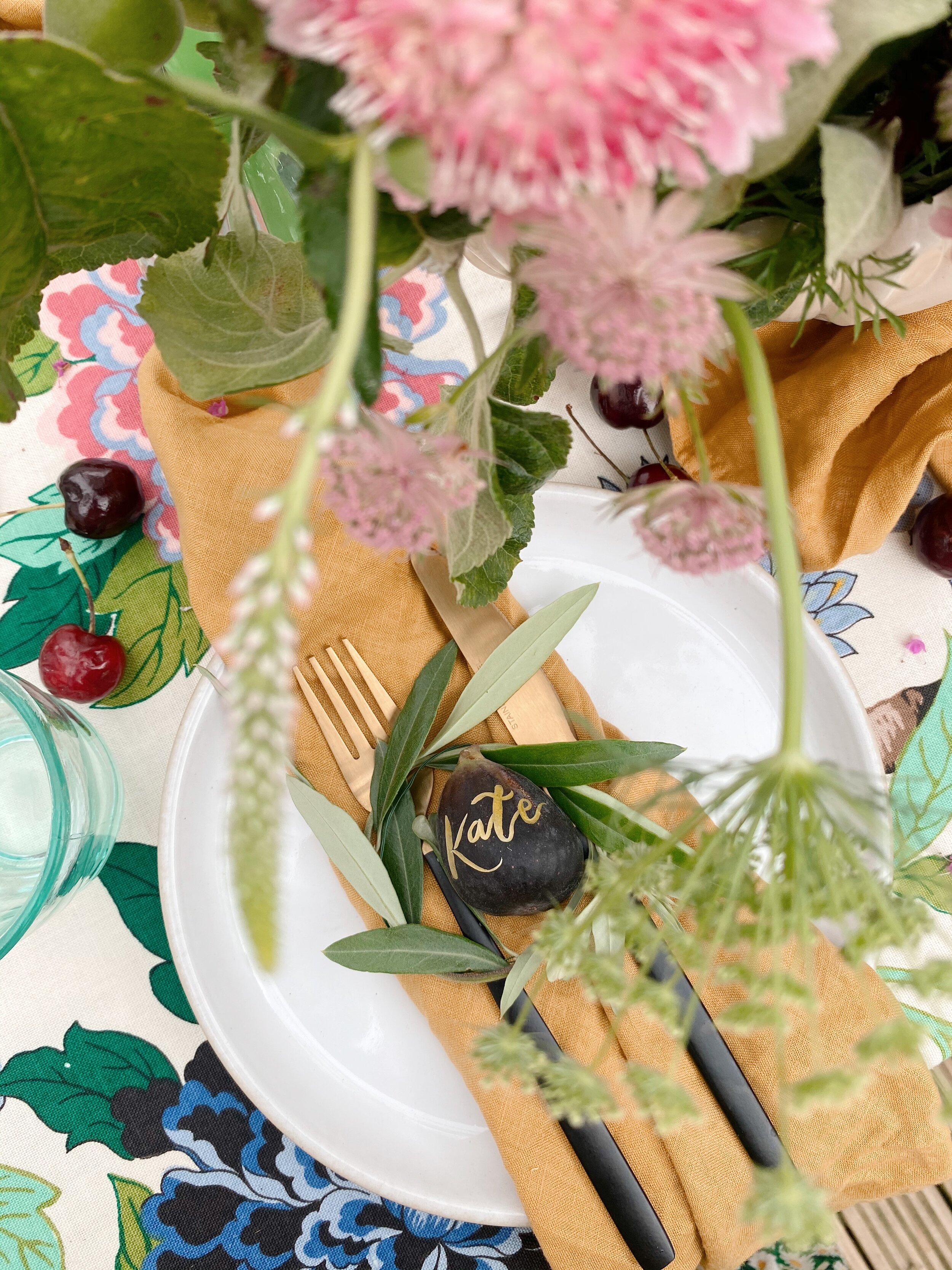 Simple creative table settings