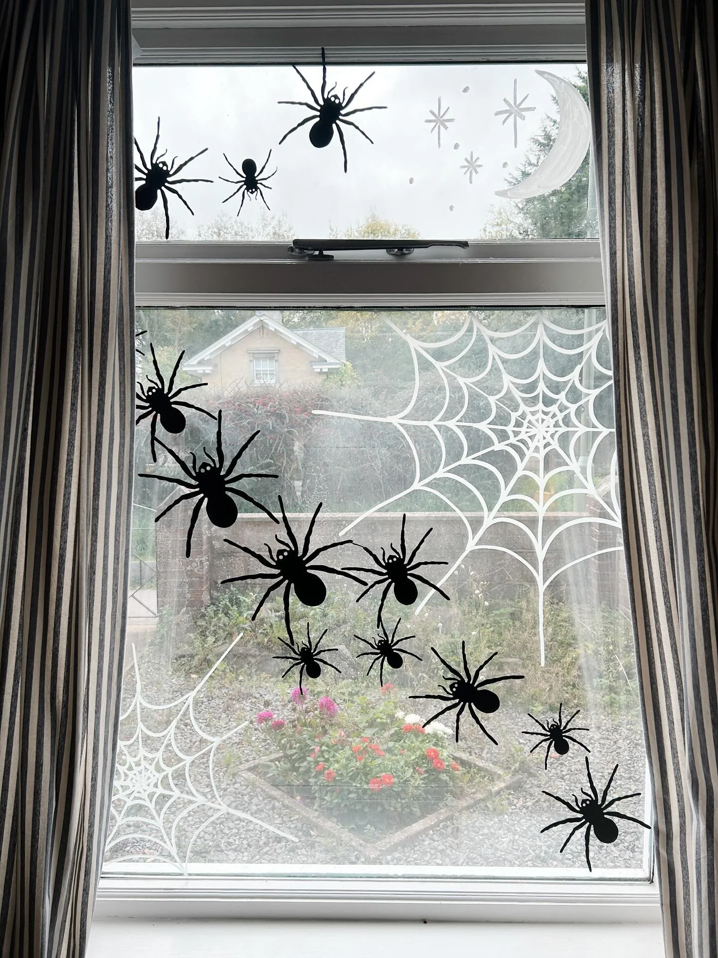 A spooky window surprise for my little boo 👻 I think he liked coming home from nursery to find the spiders have been spinning their webs 🕸️