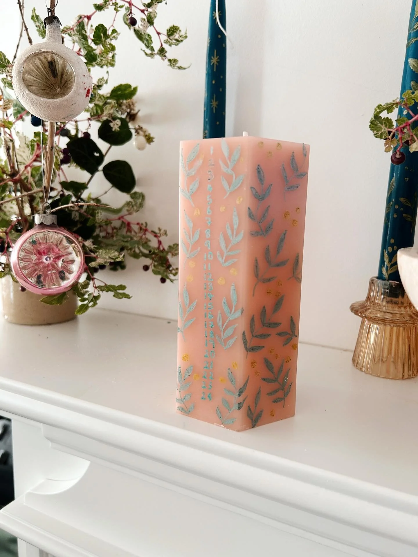 How to paint your own advent candle in the new issue of @simplethingsmag 💫 A simple afternoon craft to bring a twinkle through the festive month 🌿