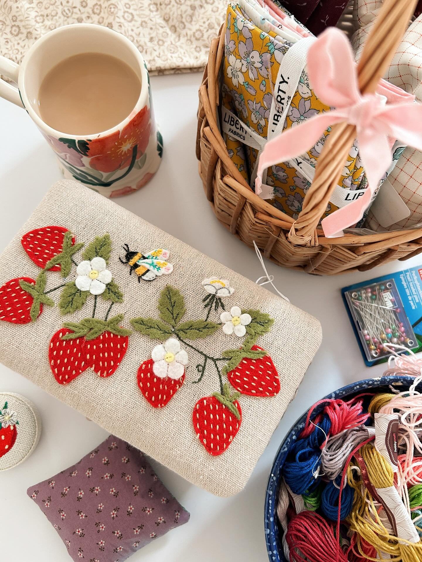 Nice things from this week 💫 Sewing bits, new outfits for me and my bambino, daffodils shoots, snowdrops &amp; lots of painting 🌿