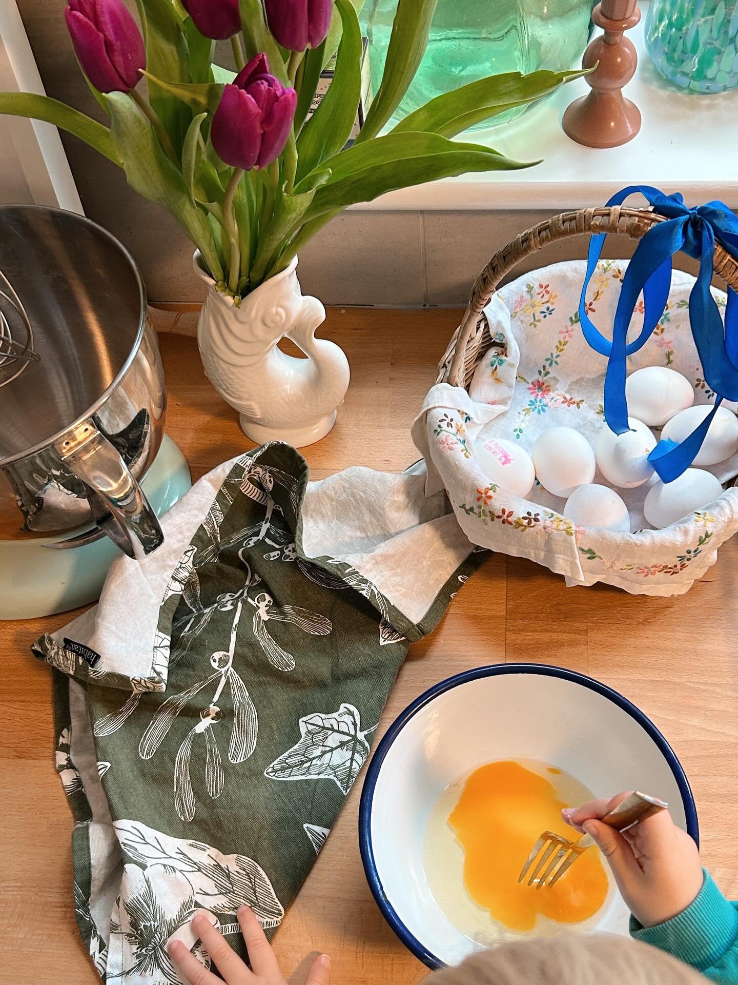 Nice things from this week 💫 Baking with my bambino, jazzy outfits to brighten the grey days, snowdrop spotting, cupcakes, wedding celebrations, &amp; the launch of my new workshop course 🍃