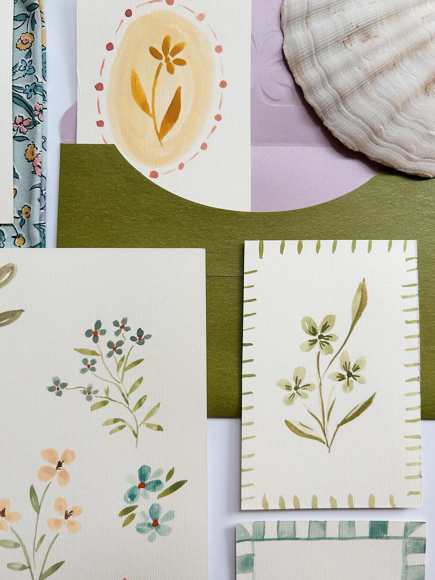 Celebrating Spring 🍃 My 4-week online creative course launches tomorrow with the first workshop exploring how to paint illustrative spring florals&hellip; The 4 workshops are recorded and sent out on each Friday of the month for you to download, wat