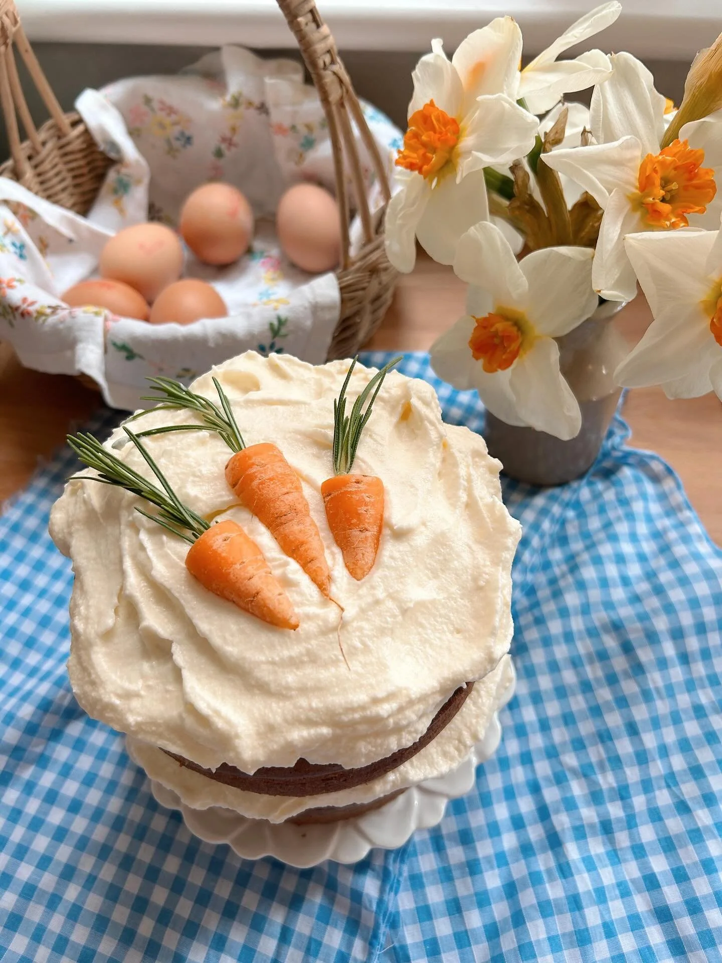 A simple Easter cake idea 🥕 Looking forward to making a few decorations this week and getting the house ready for Easter celebrations 🐰