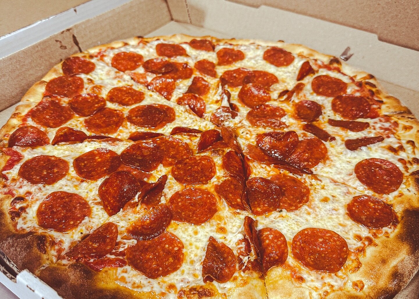 &ldquo;The Classic&rdquo; 🤌🏼

Order yours today by call in or online! We promise you won&rsquo;t regret it 😉 

#pizza #thursdaypizza #pizzanight🍕
#angelospicnicpizza 
#smyrna 
#TN