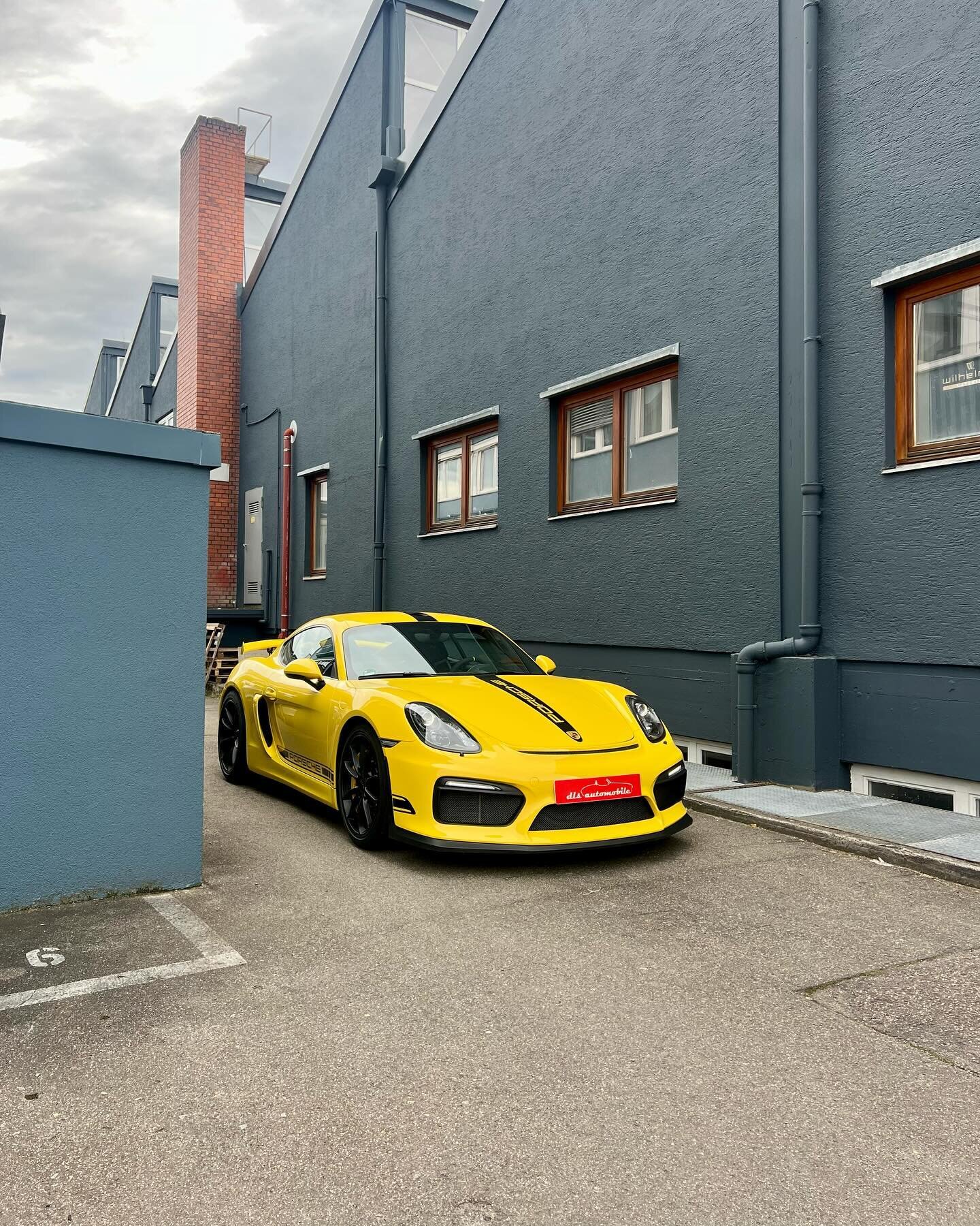 Some initial information about our new arrival:⠀
⠀
Porsche 981 Cayman GT4, first registered in 06.2016, one previous owner, racing yellow | black, 14.220km, PCCB, no race track, no accidents, fully equipped with various exclusive options...⠀
⠀
More o