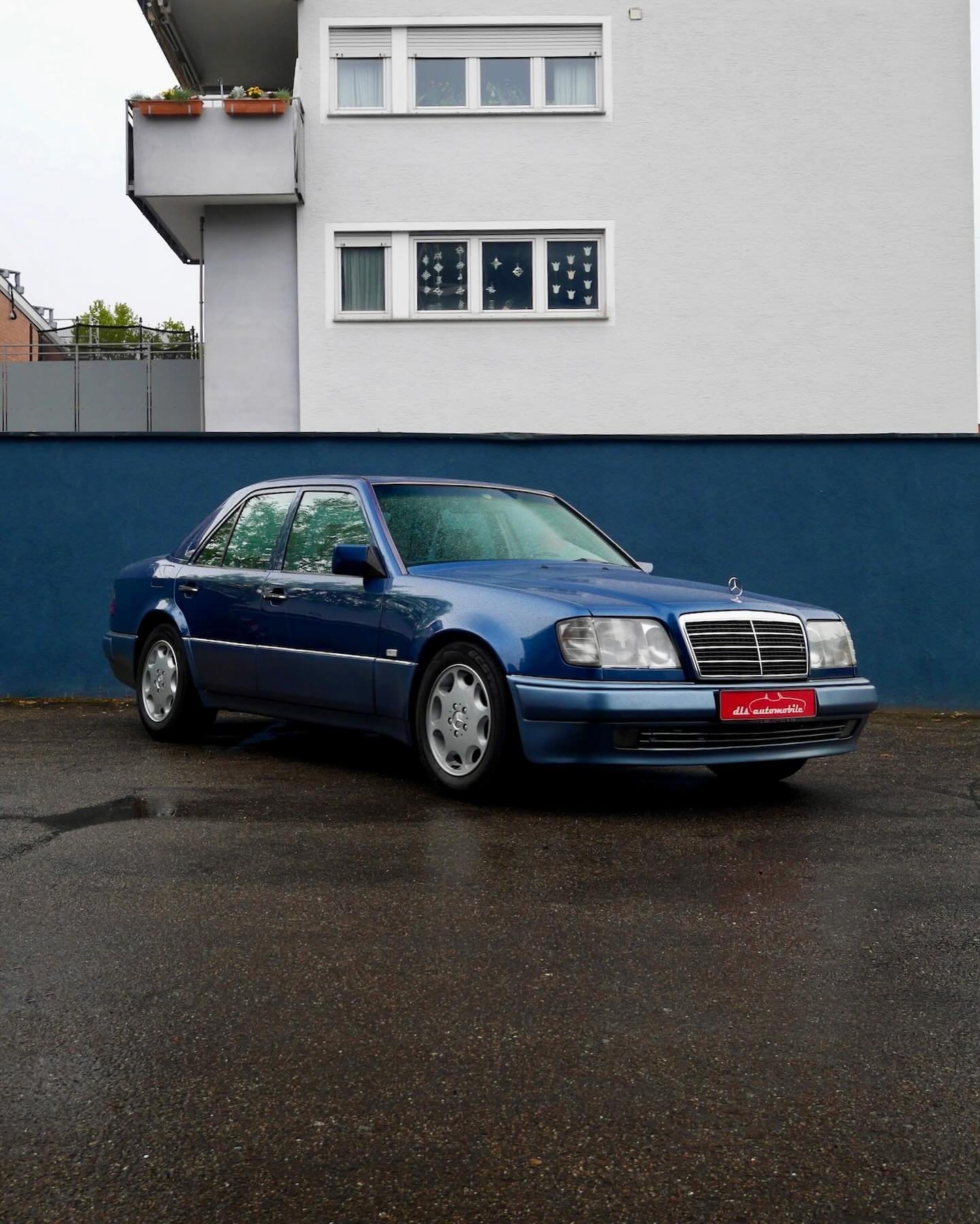 Nautical blue in April rain.💧⠀
⠀
Quote in @roadandtrack magazine from May 1992: &bdquo;The 500E is a magnificent high-performance sedan that&rsquo;s heavy on the visceral. It looks right (low slung, intimidating, but not showy like the AMG Hammer or