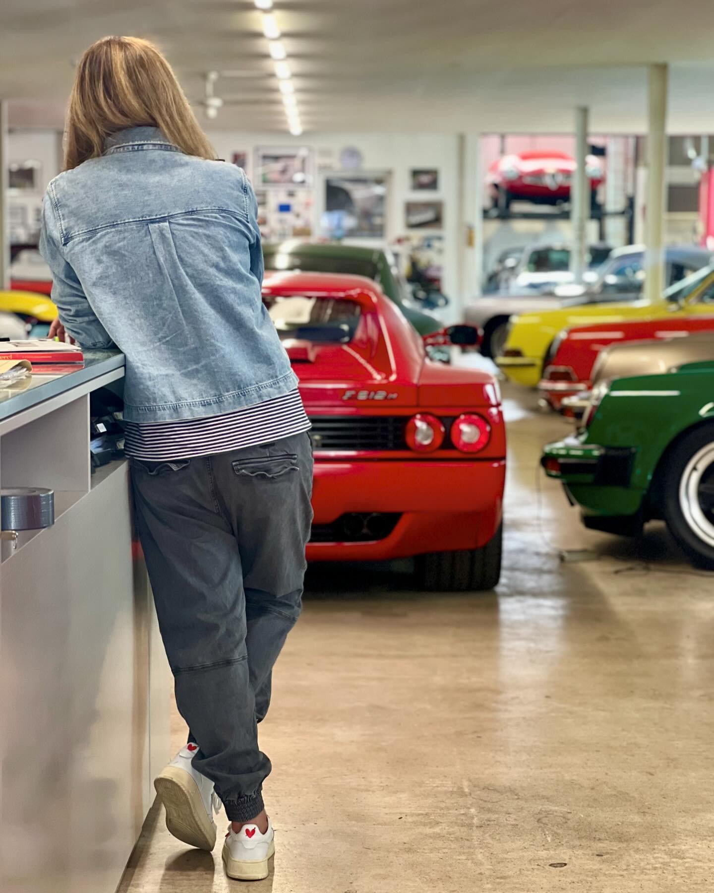 We interrupt your lunch break with some live impressions from our showroom/ workshop/ us. ⠀
⠀
📍@dlsautomobile⠀
⠀
#dlsautomobile #shoplife #workshop #showroom #classiccars #🚗 #🫶🏼