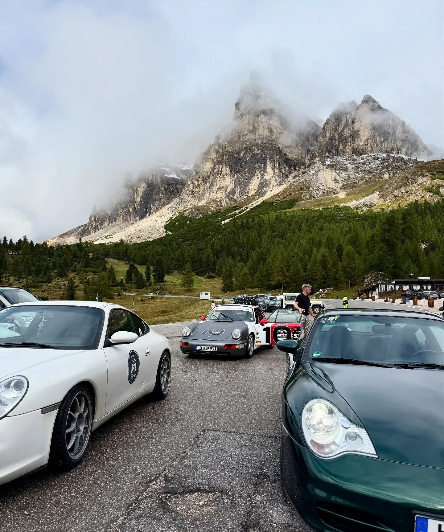 Dolomites done right.

Best company, iconic passes, mountain magic, (top-modified) 996s all around and - one special 964 RS ◡̈ 

Big thanks @werk96_automotive for the good times, special thanks to @stephenmurkett 🚗🚀

#werk96 #porsche996 #996 #🏔️ #