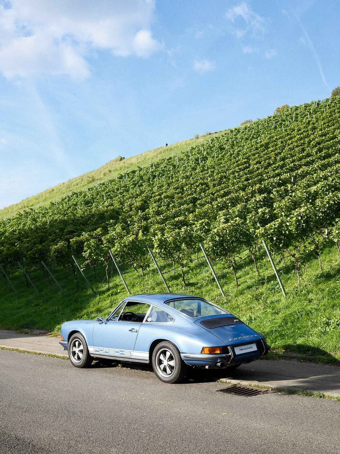 Our &rsquo;73 F-Model in Gemini Blue💙, right where it belongs 🌿. Full details coming online soon, but if you&rsquo;re curious, feel free to reach out by phone or email.

#dlsautomobile #shoplife #showroom #classiccars #modernclassics #porsche #911 