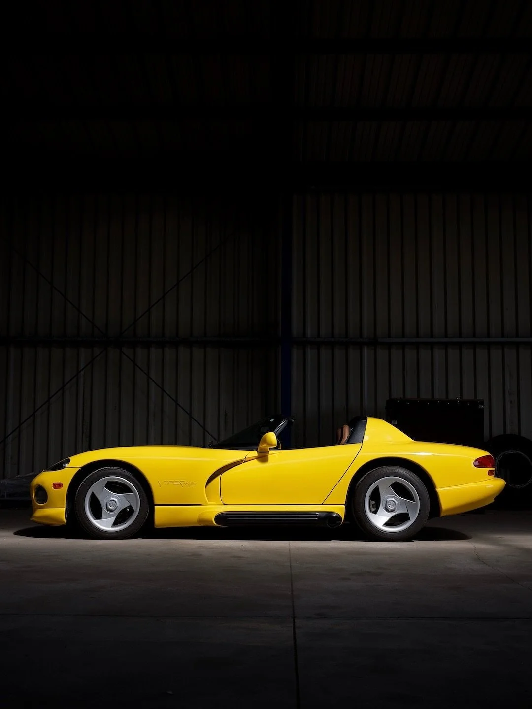 The first Viper arrived in the early 1990s as a car built around one idea: driving without safety nets. The RT/10 roadster was the only version offered at launch - no ABS, no airbags, no exterior luxuries, just side curtains and a simple soft top for