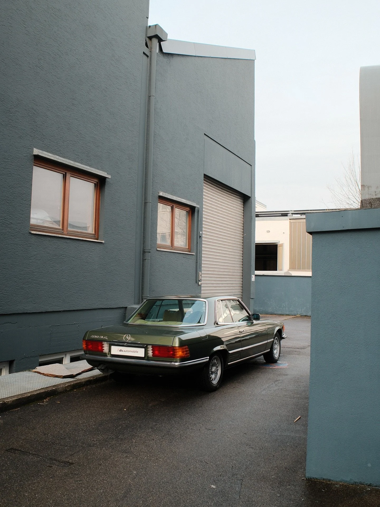 Cypress Green over Green. Crazy 70&rsquo;s in the best possible way.

A 1977 Mercedes-Benz 280 SLC full of character, elegance and effortless cool. 🍐

Now live in our online showroom &mdash; discover more images.

#dlsautomobile #shoplife #vintageca
