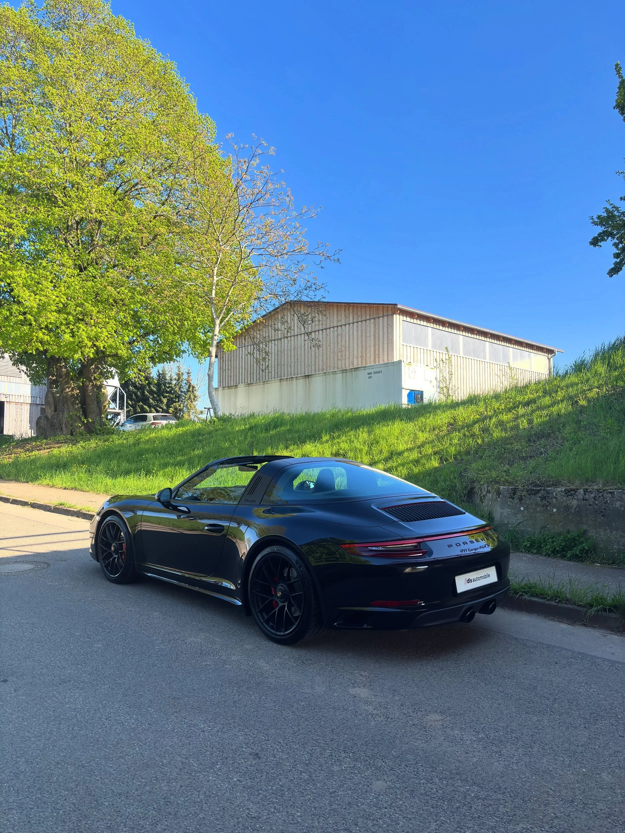 A timeless Porsche 911 Targa 4 GTS spec we really love. In our opinion one of the best water-cooled 911s out there. 9,600 km, 1 owner, accident-free. 🖤

#dlsautomobile #Porsche #911Targa #Targa4GTS #watercooled911