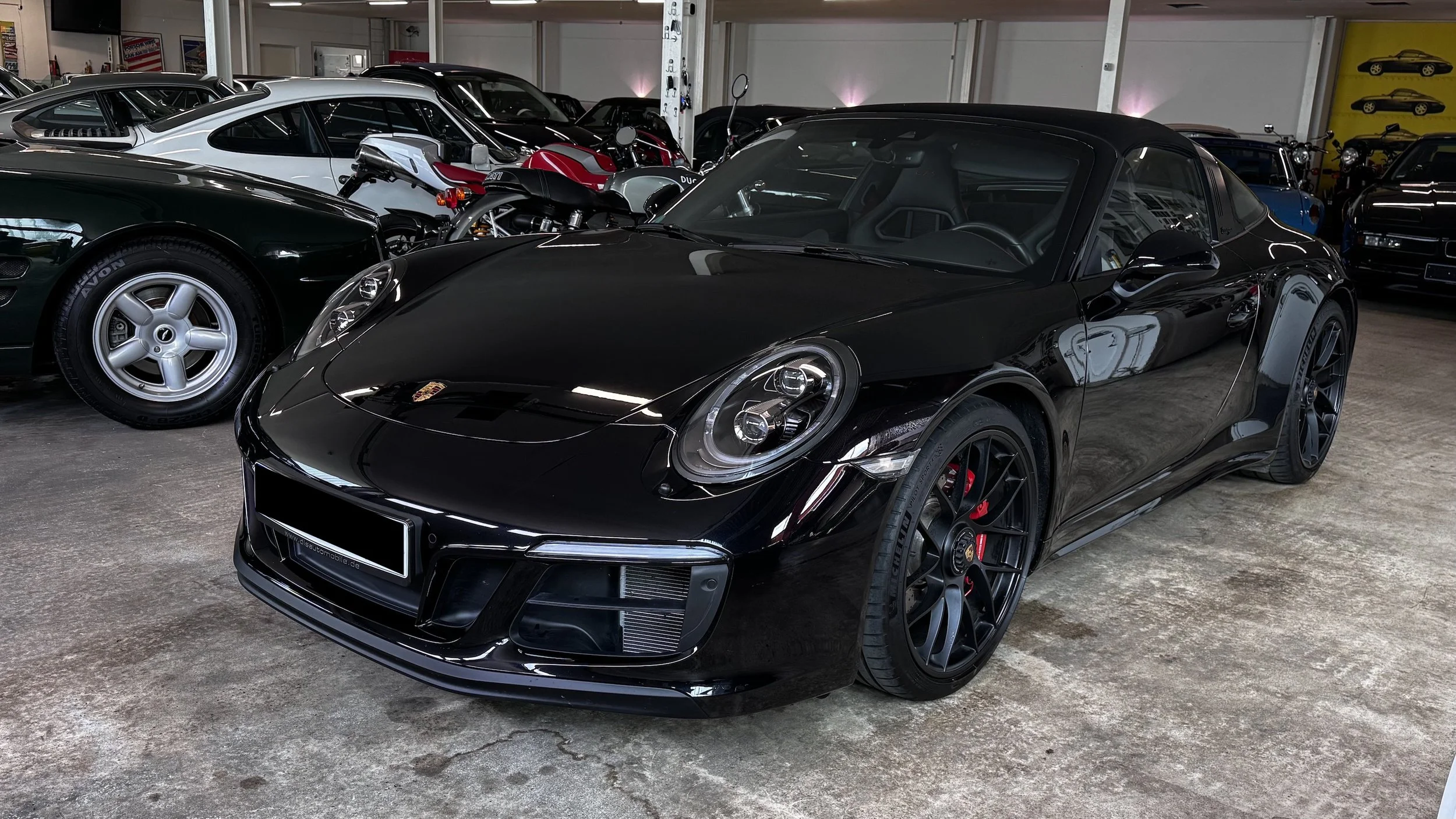 PORSCHE 991.2 Targa 4 GTS // 9590 km // 1. Hand // neuwertig