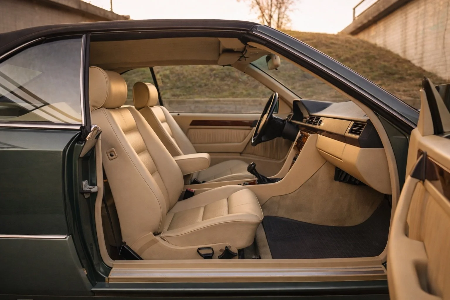 Beige interior im goldenen Licht.jpeg