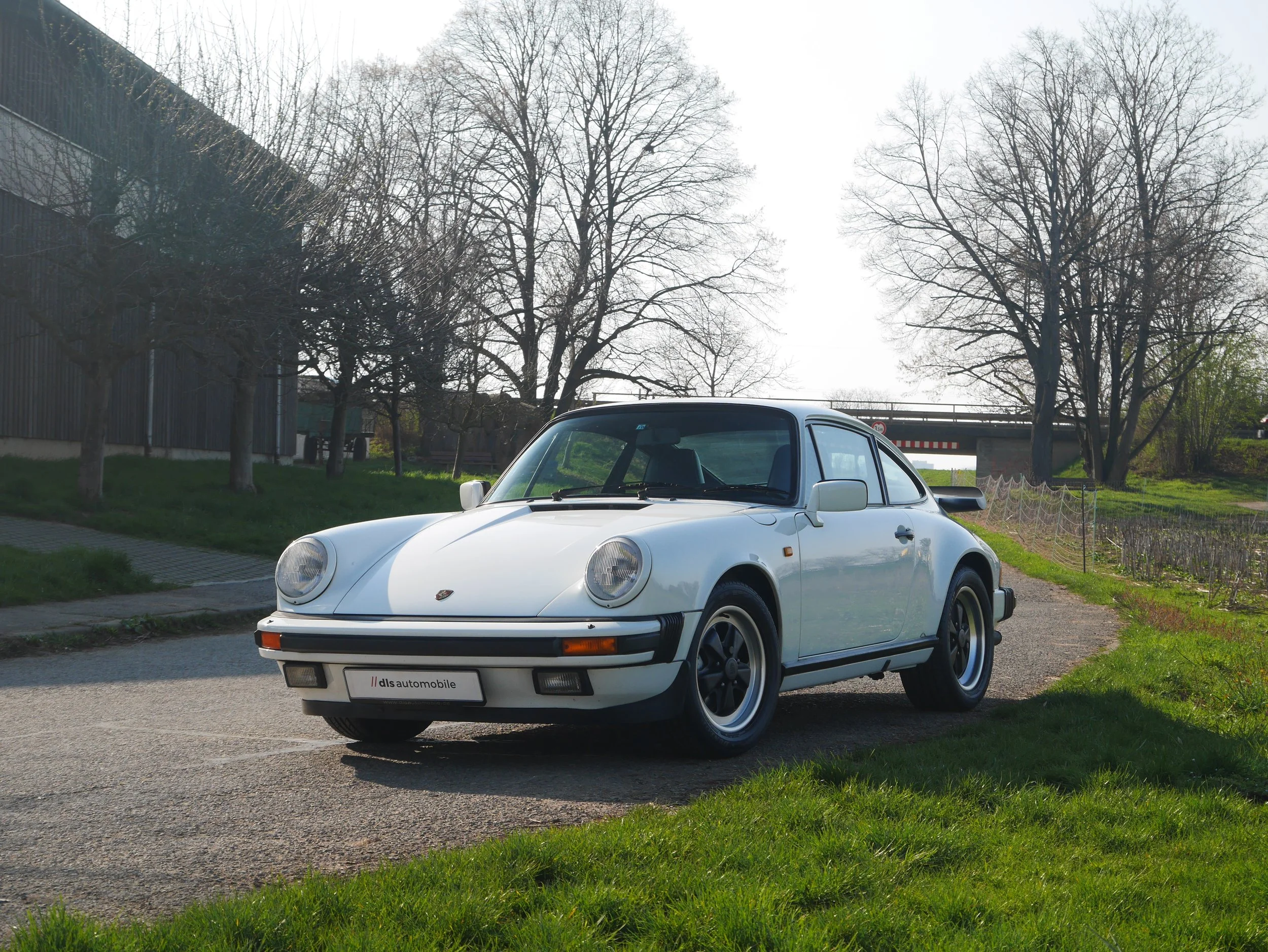 PORSCHE 911 Carrera 3.2 Coupé // 64.800km // kein Schiebedach // Klimaanlage // 16J-Fuchs