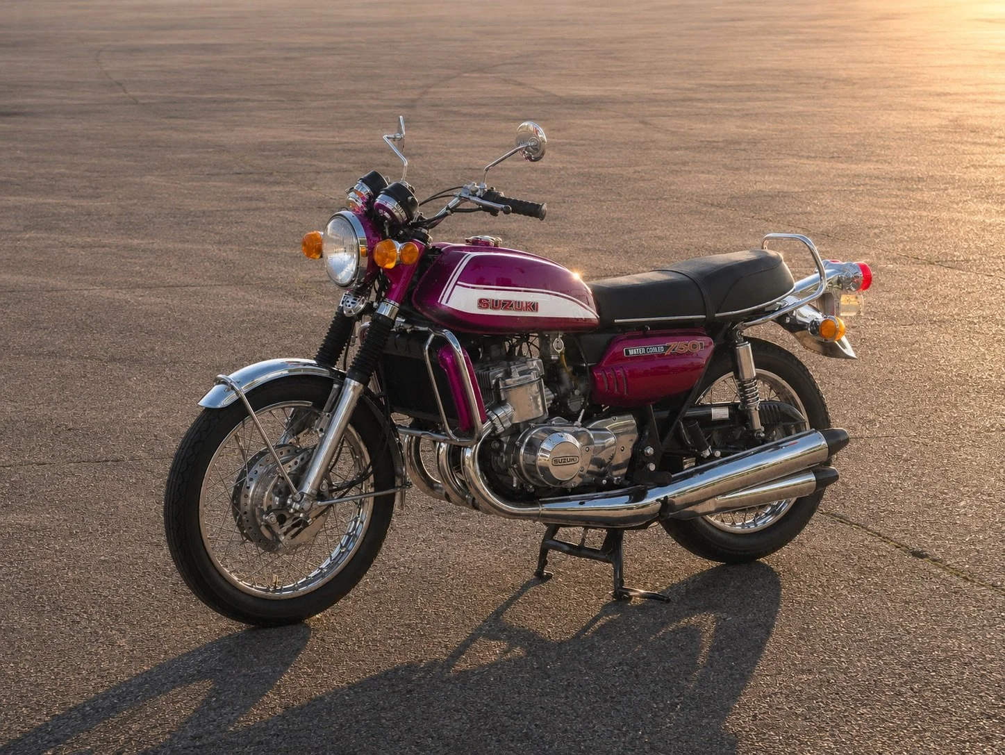 Suzuki 750 GT "Wasserbüffel" 1. Serie // vollständiger Neuaufbau // neuwertiger Gesamtzustand