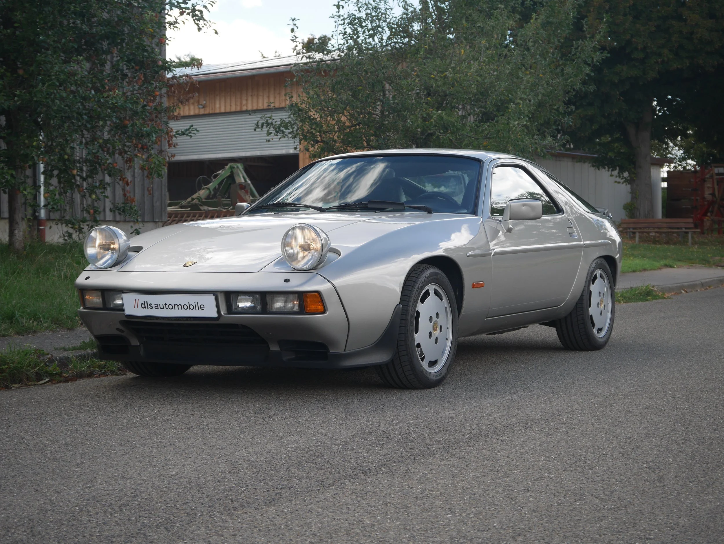 PORSCHE 928 S // 5-Gang-Sport-Schaltgetriebe // Sportfahrwerk/Diff.-Sperre 40% ab Werk // Technik komplett revidiert!