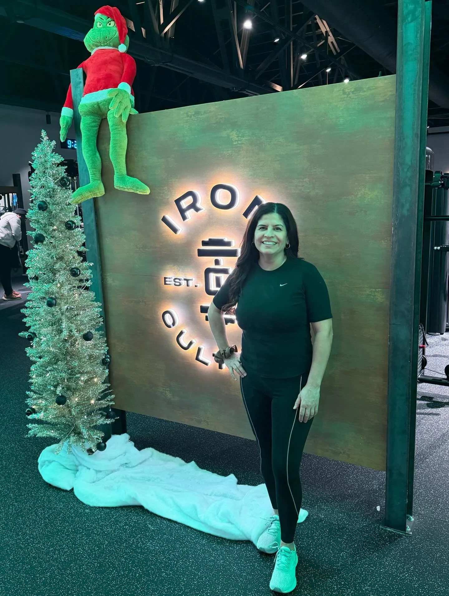 Merry Christmas From Windows to Paradise Spa ✨🎄💚

Today I&rsquo;m feeling especially grateful. Grateful for my health, my work, and for every client who trusts me with their body and skin.

As we step into a new year, my intention is to continue ta