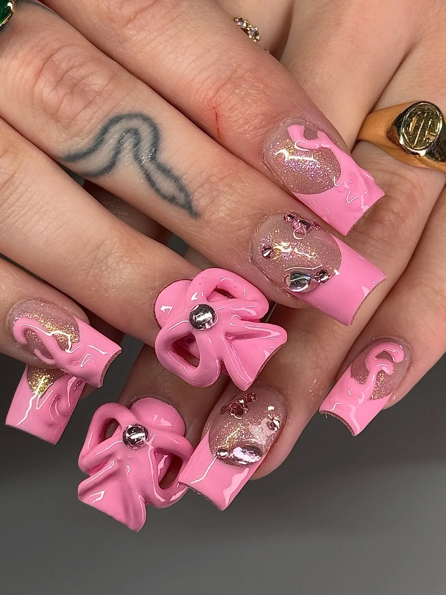 Handsculpted bows 🎀 by @joellesbosom⁠
.⁠
Gel-X &bull; Level 3 ⁠
📍179 Orchard Street, NYC ⁠
⁠
nail art, pink nails, new york nail tech