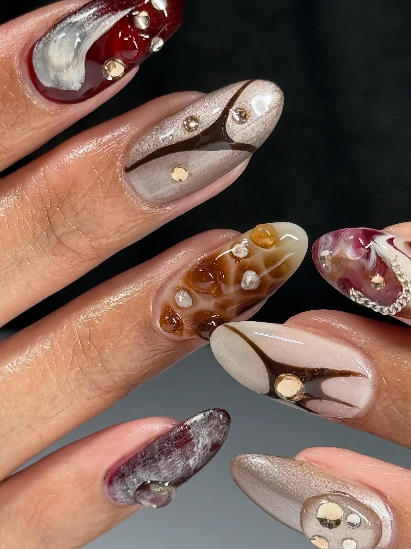From moodboard to canvas 🎨 Level 3 art on natural nails by @jennyiounail
.
📍179 Orchard Street, Lower East Side 

#nailart #nycnailtech #nailinspo