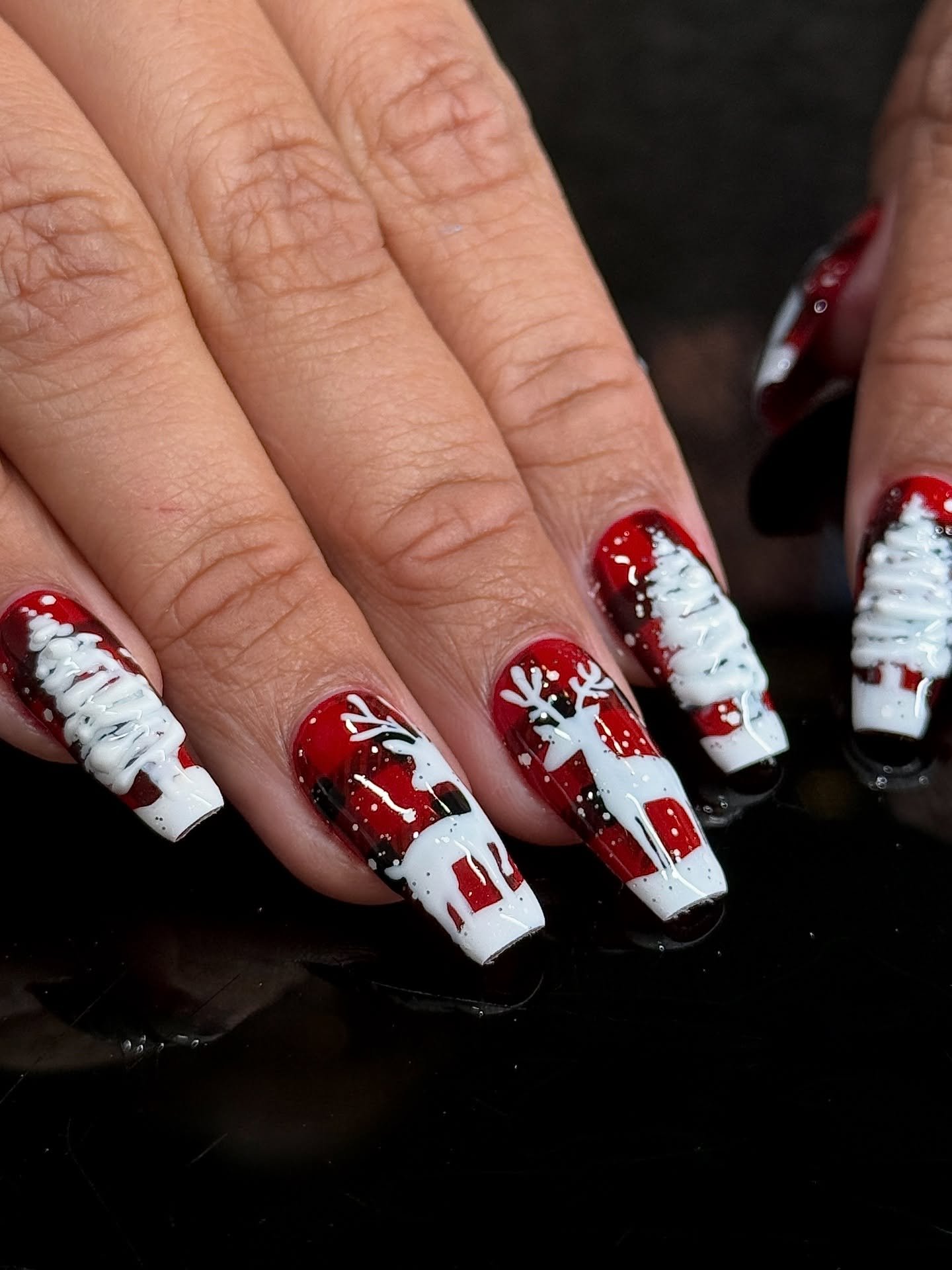 Holiday seasonnnn! 🎁✨️ Recap of a few festive sets in the studio lately. Wishing all of our clients and community a warm and happy holiday season!⁠
.⁠
@nails.by.simon 
@jennyiounails⁠
@thesetbyb⁠
@nailafied⁠
@joellesbossom⁠
@nailzonmarz⁠
⁠
⁠