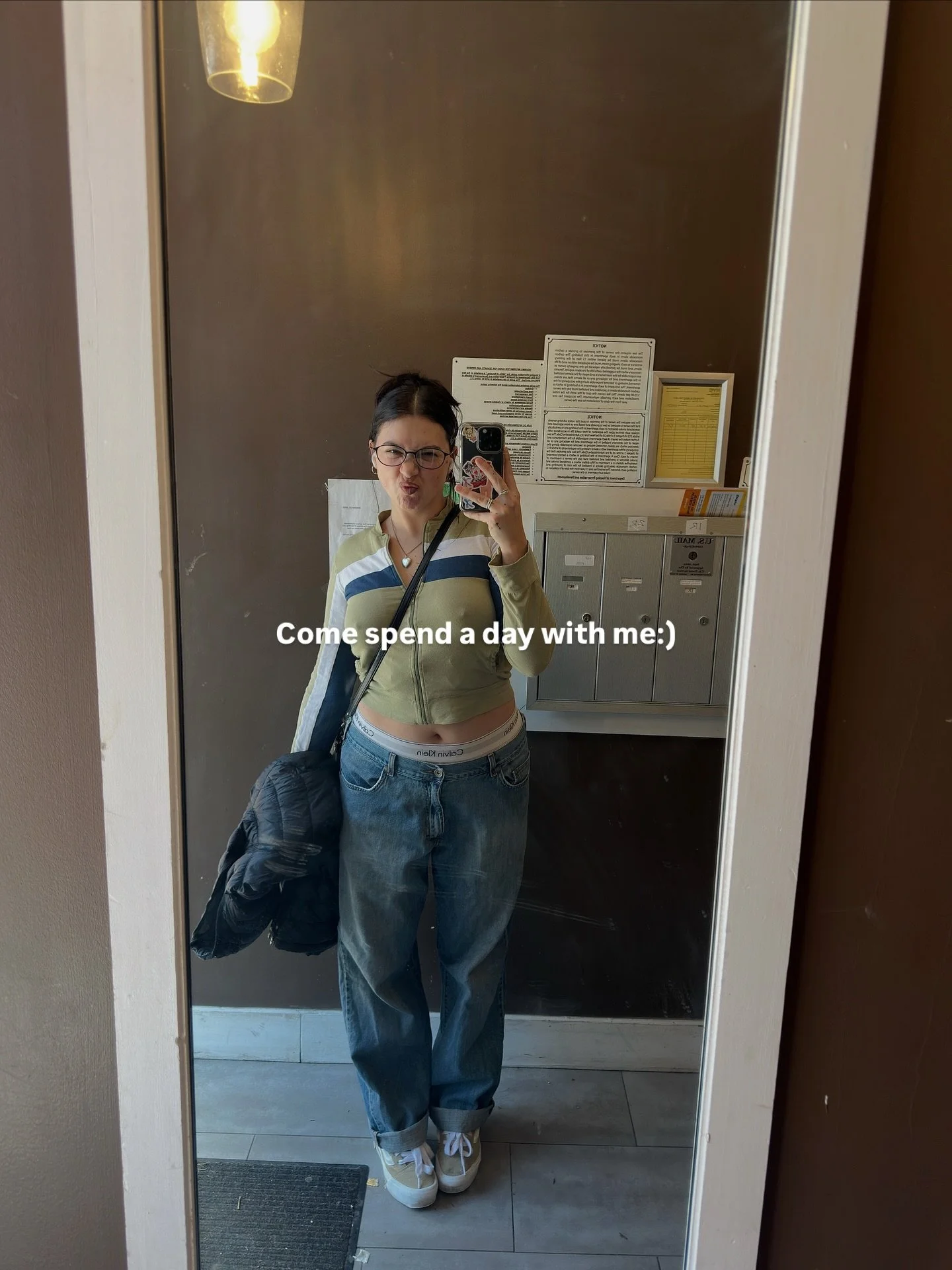 Get innnnn, we&rsquo;re hanging out with @tallulahjetnails ! Spend a work day with our new artist, Tallulah ✨️ Now accepting appointments every Tuesday, Friday, and Saturday! 
.⁠
#nycnails #nycnailtech #ditl #ctwwm