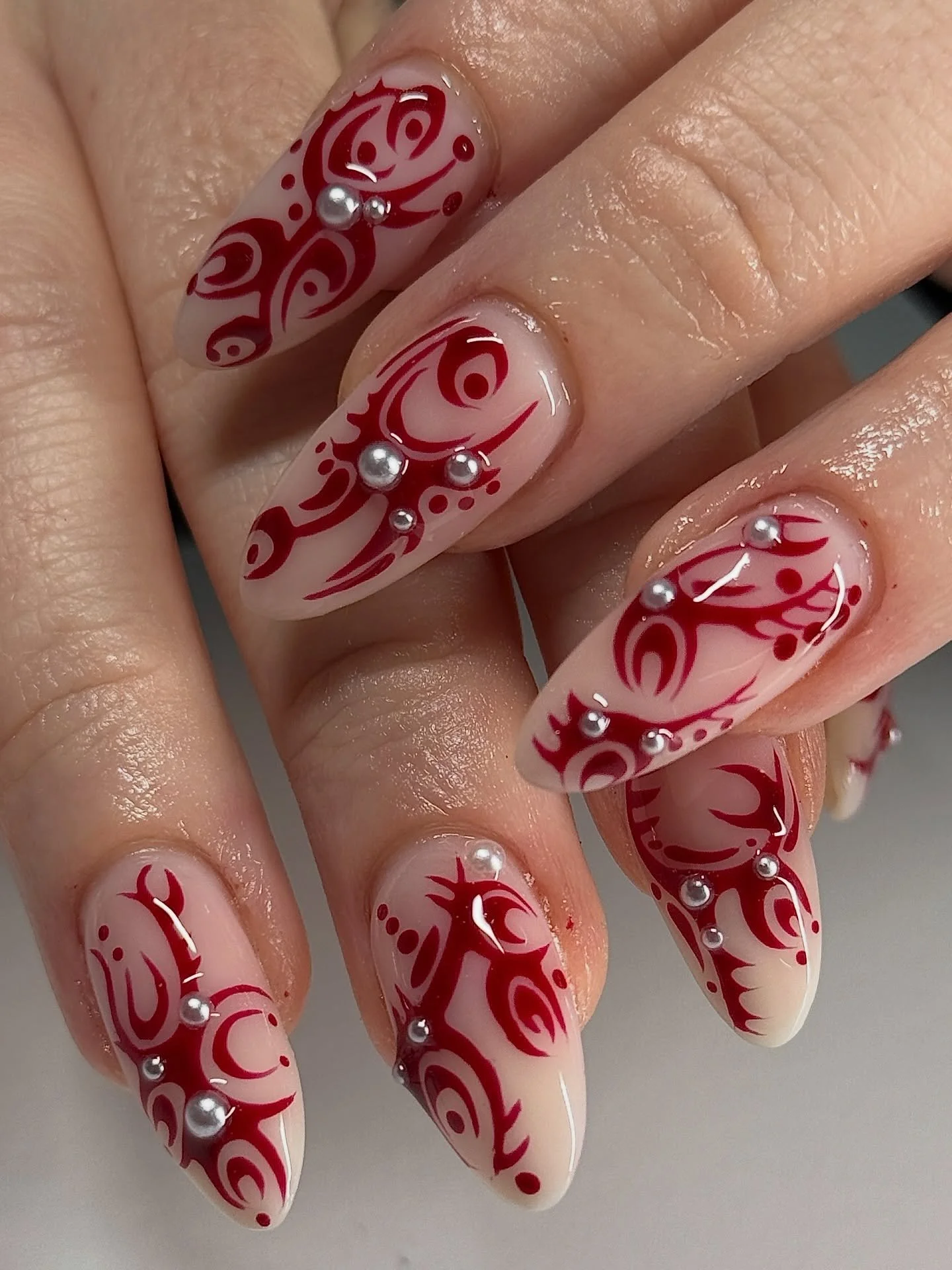 What&rsquo;s your go to &ldquo;simple&rdquo; nail design? We&rsquo;ll go first... line work!
 
Hand painted tribal by Alize @nailafied ❤️&zwj;🔥⁠